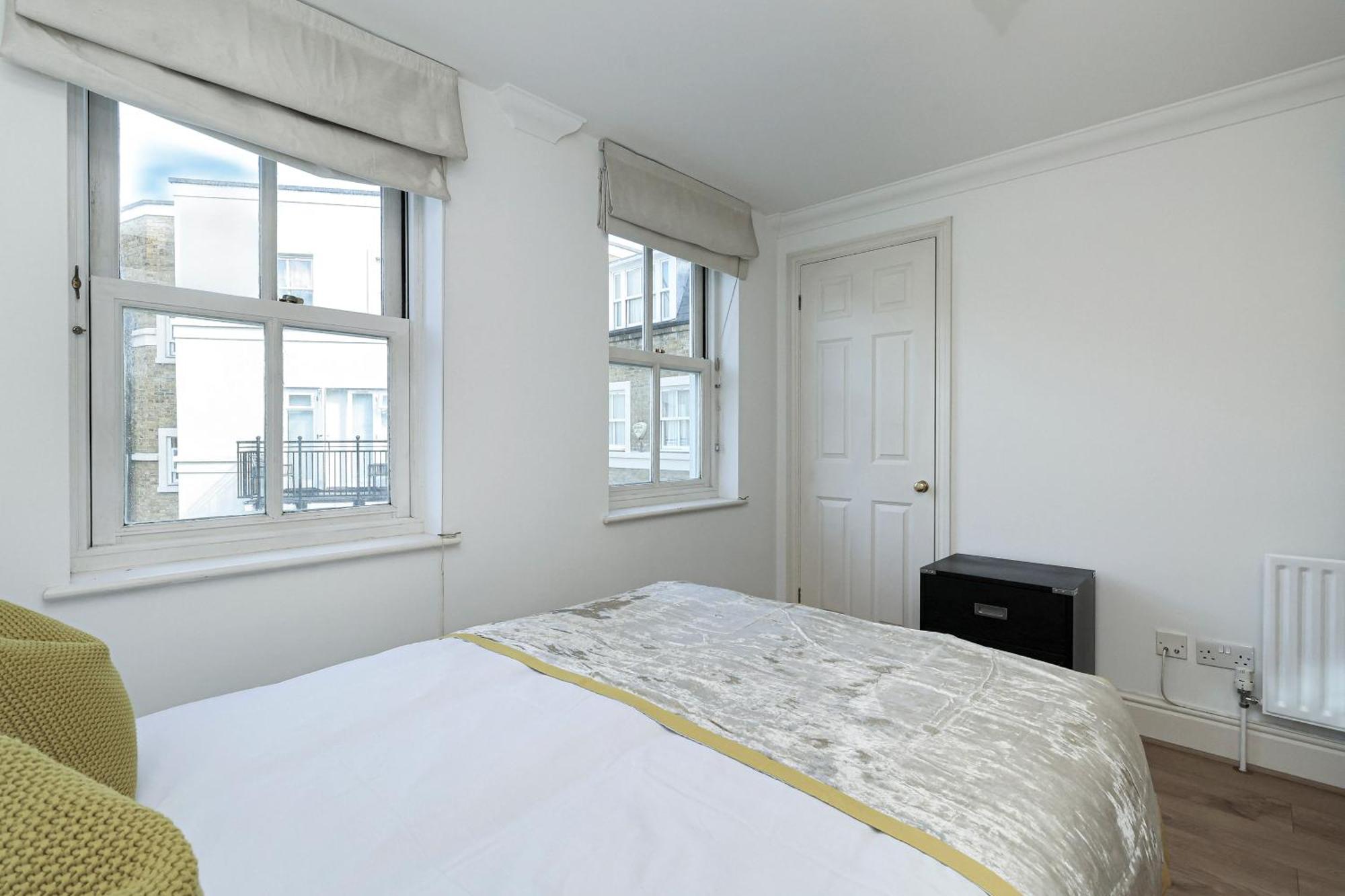 Two Bed Two Bath Kensington * Londen