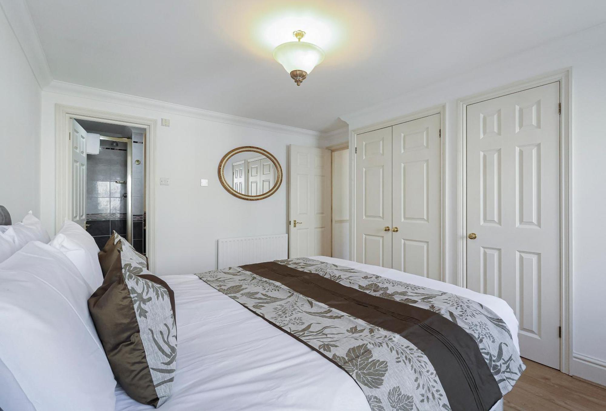Two Bed Two Bath Kensington Appartement *