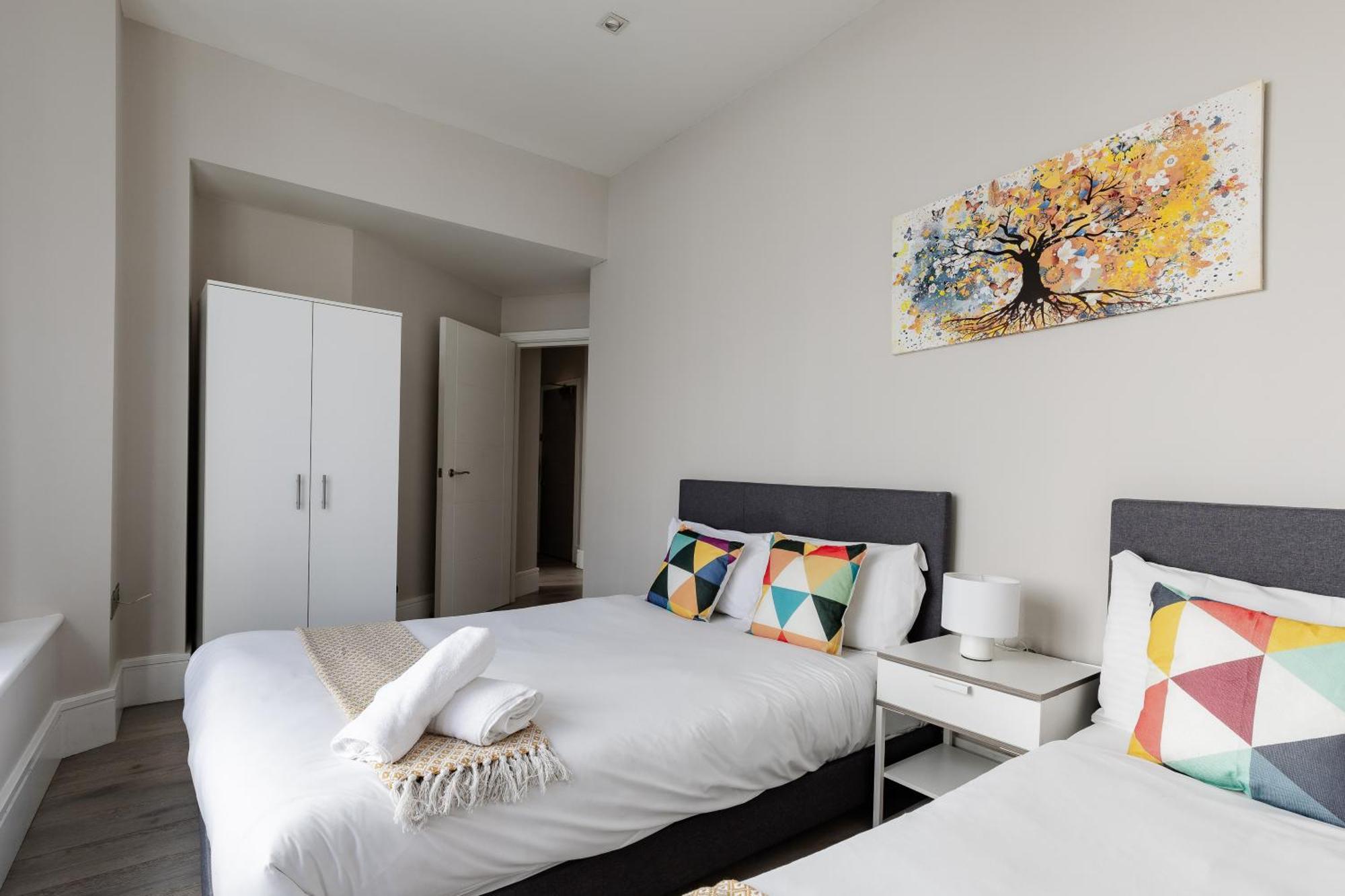 Superb Opposite Edgware Road Station Lejlighed