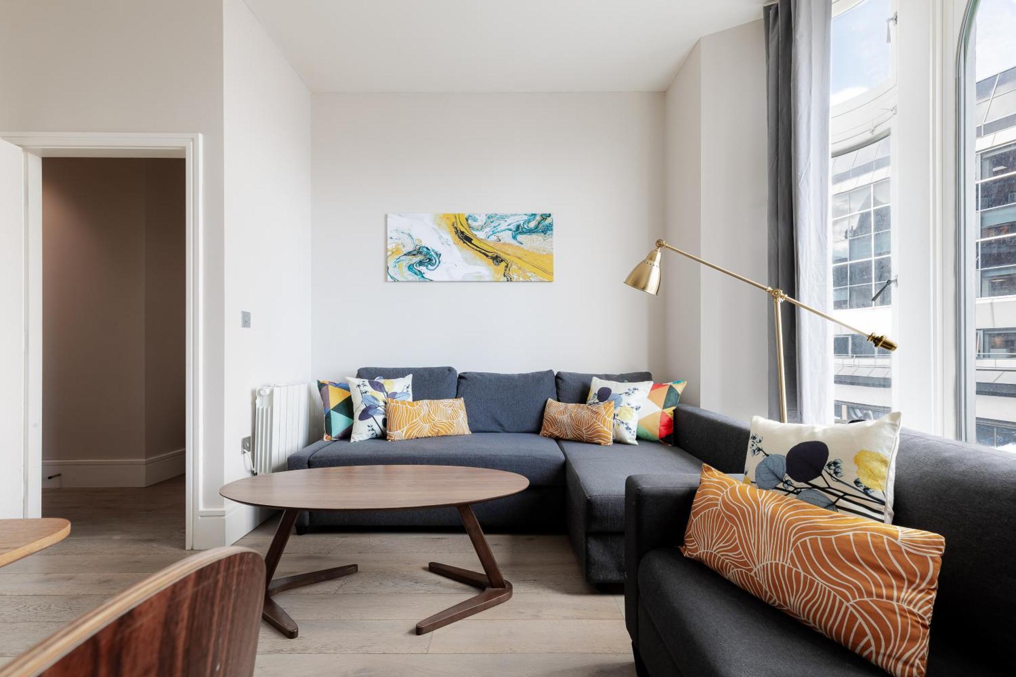Superb Opposite Edgware Road Station Lejlighed
