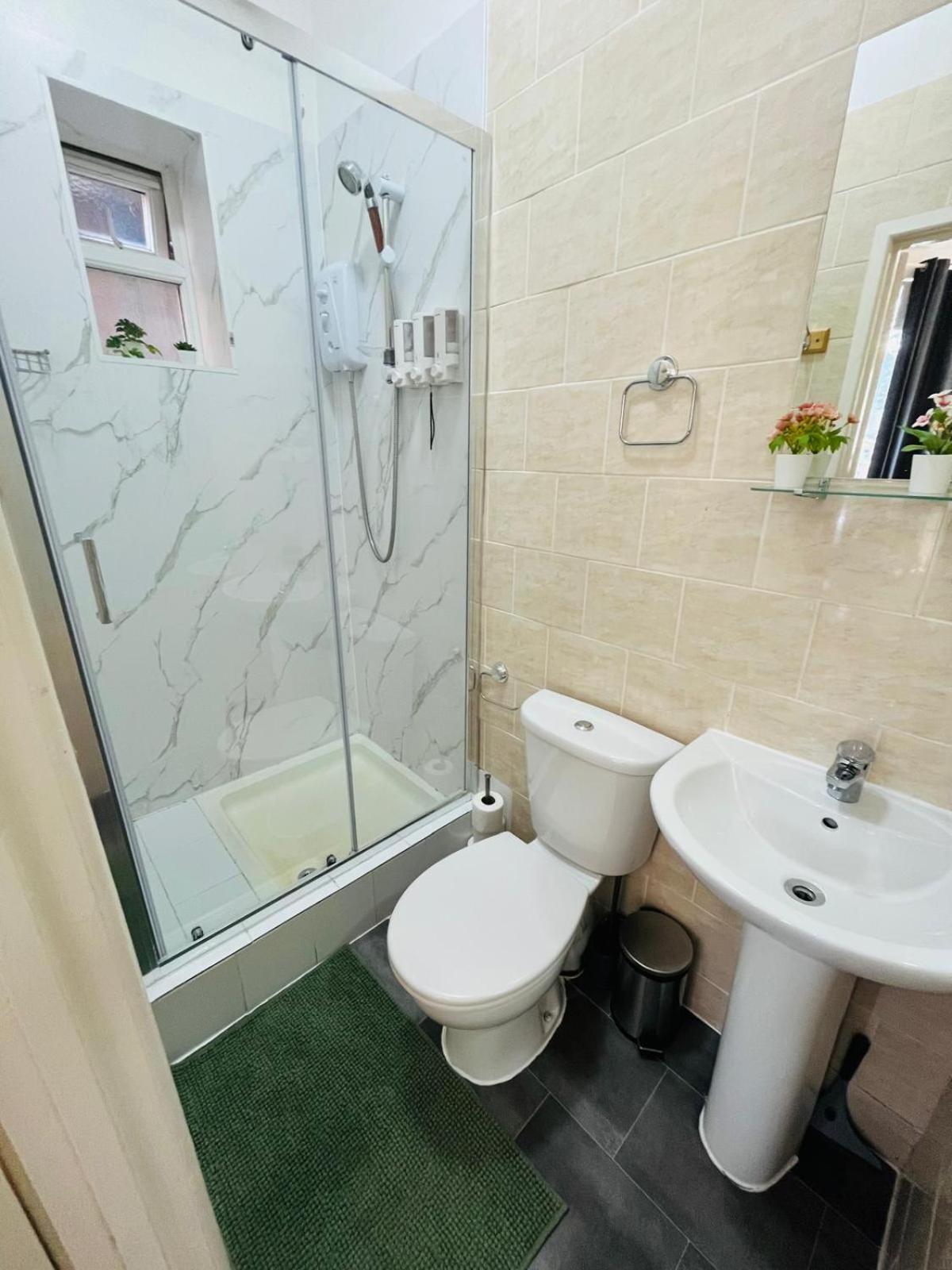 Lägenhet Wonderful Fully-equipped Near 8 London