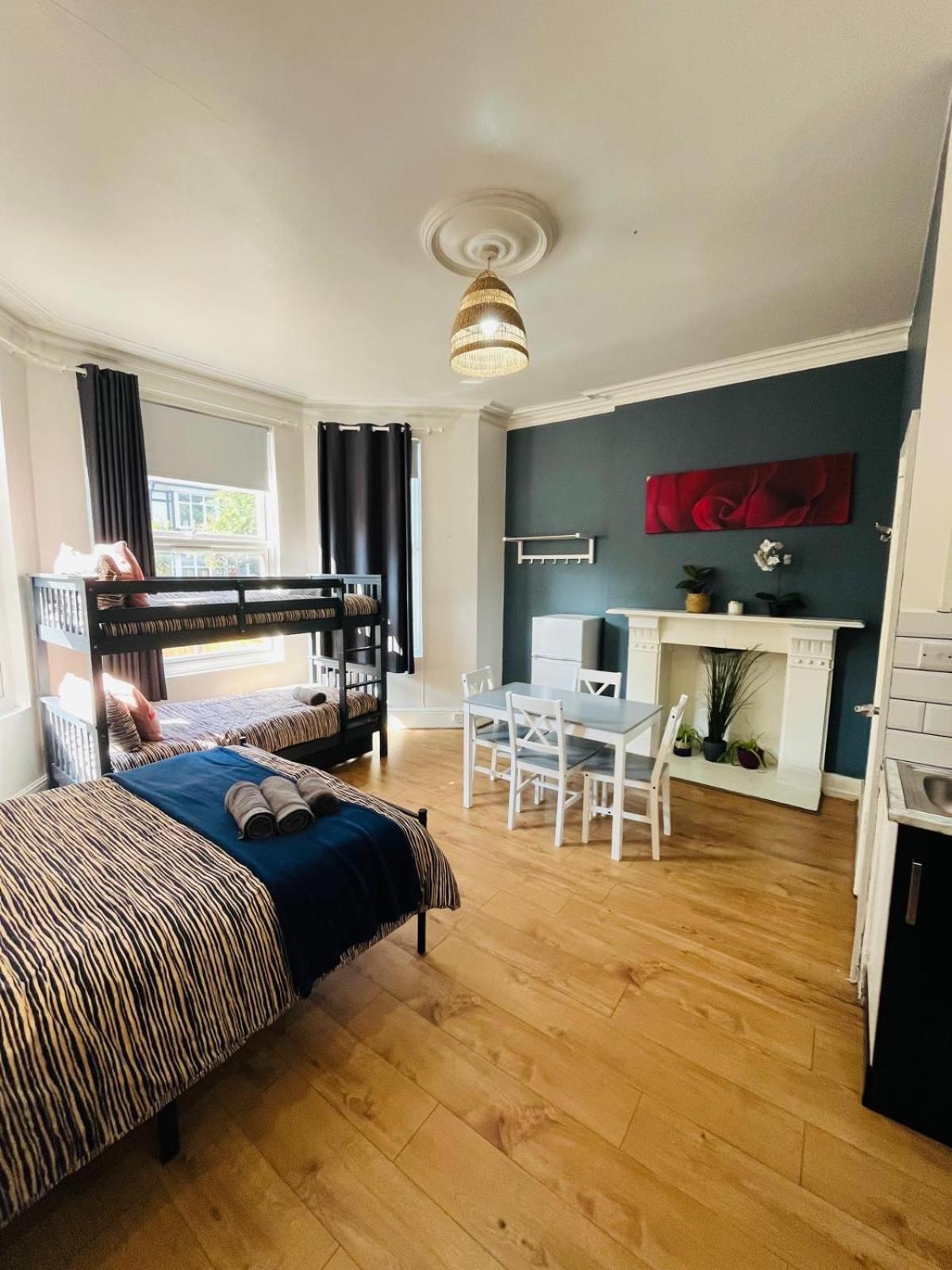 Lägenhet Wonderful Fully-equipped Near 8 London