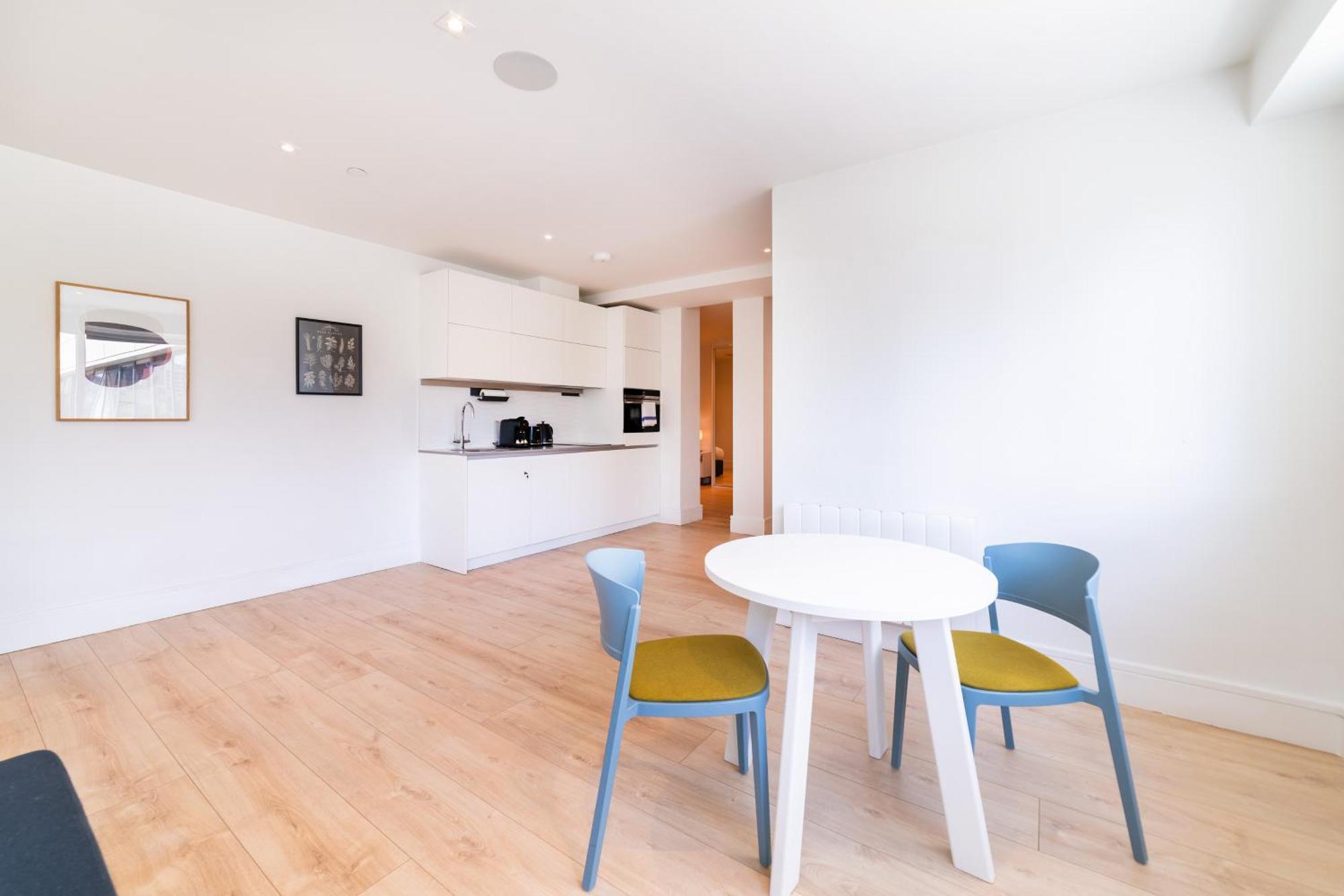 Stylish Retreats On Olympic Way Apartment London