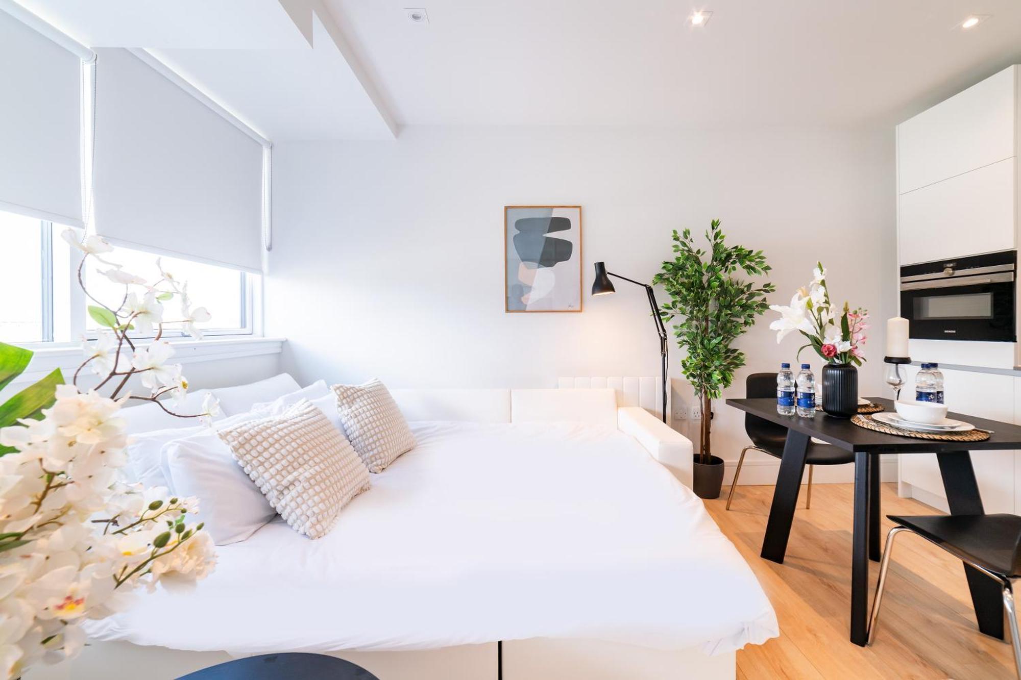 Apartment Stylish Retreats On Olympic Way