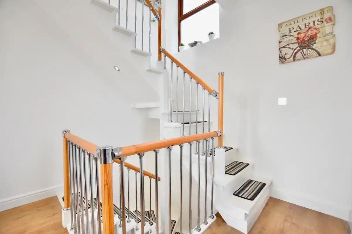 Luxury Near Canning Town- Free Parking Londen