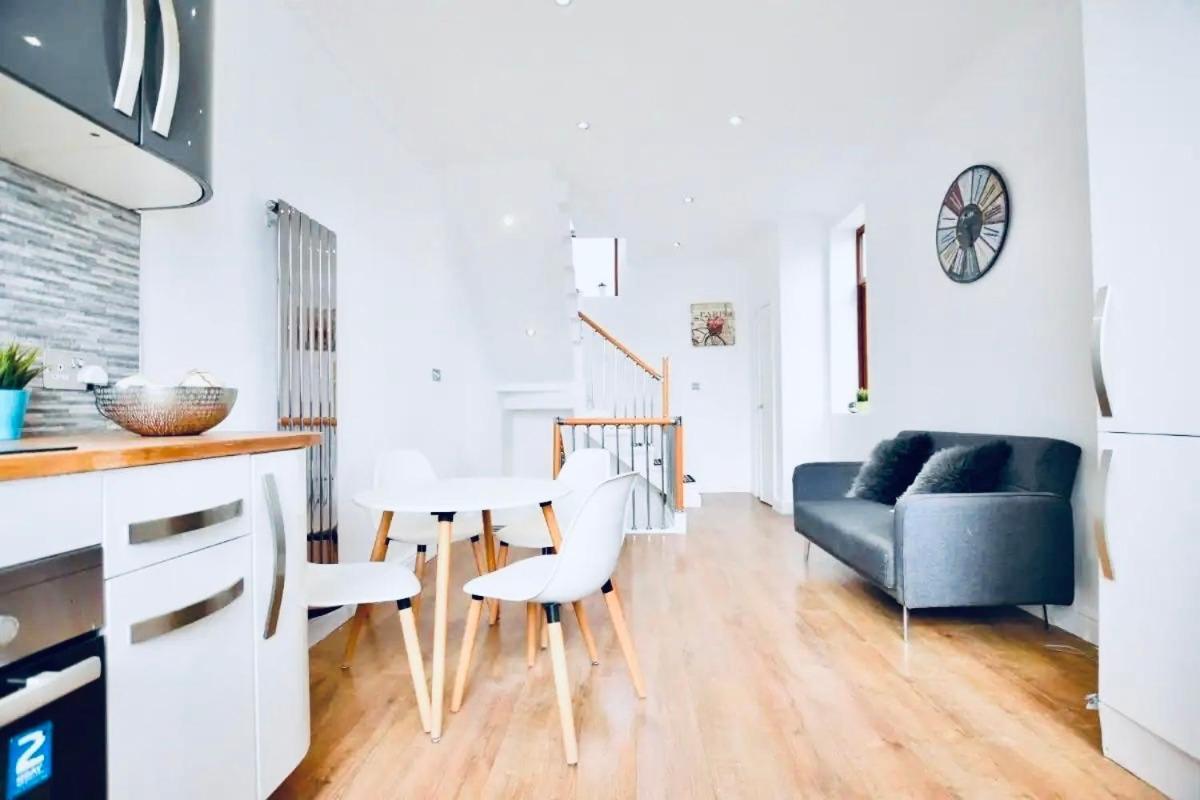 Luxury Near Canning Town- Free Parking Londen