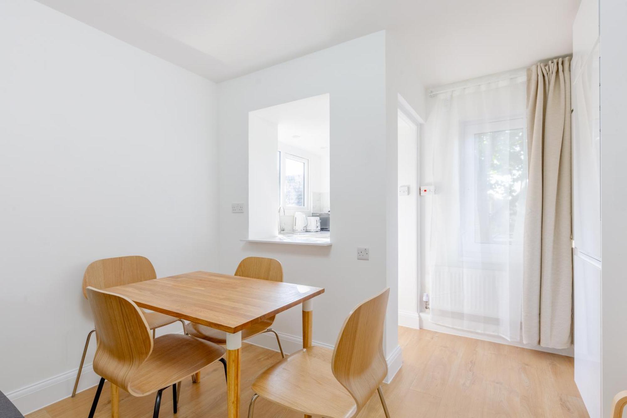Newly Refurbished 2bd Flat Close To Excel Lägenhet London