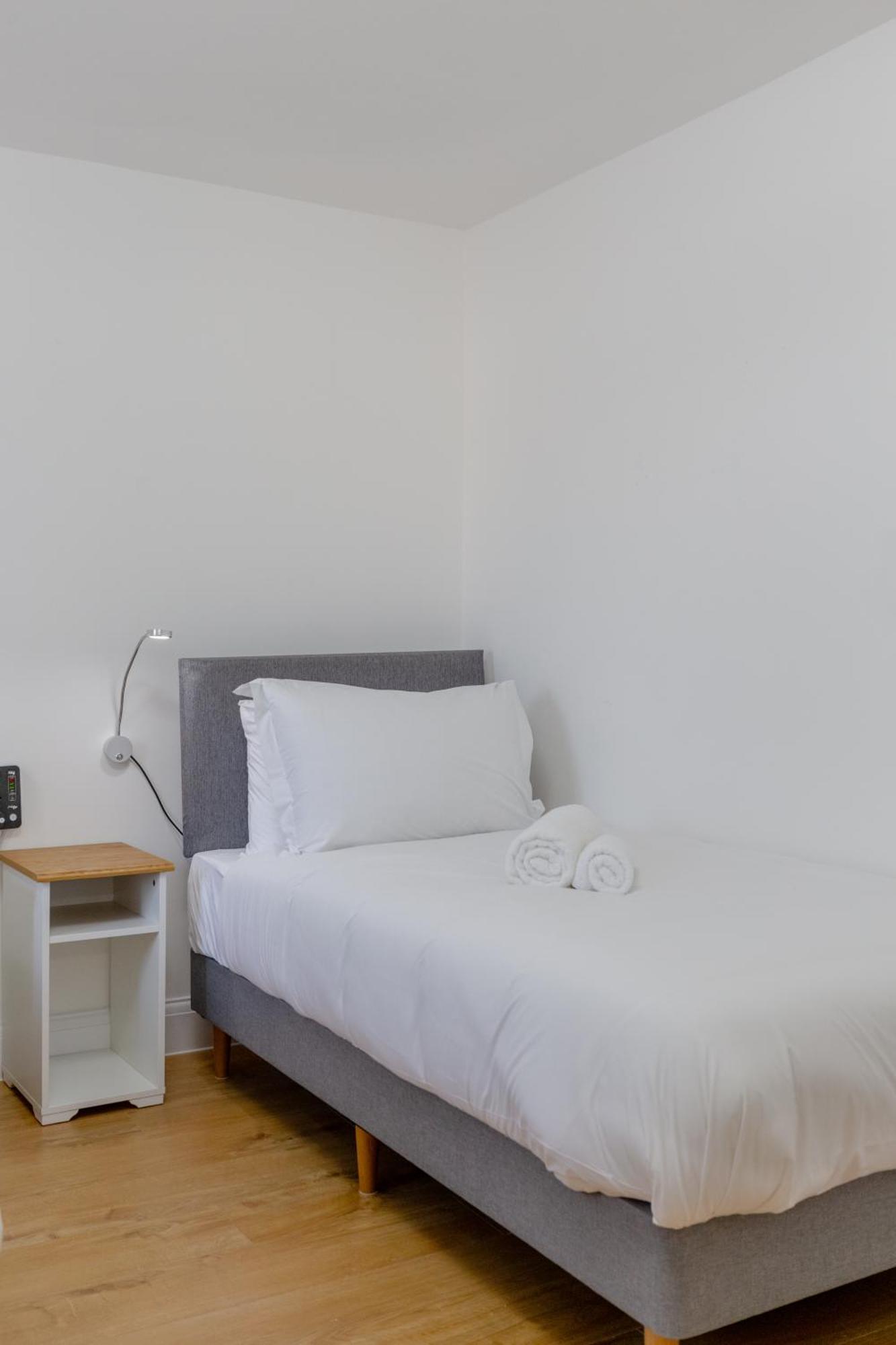 Newly Refurbished 2bd Flat Close To Excel Lägenhet