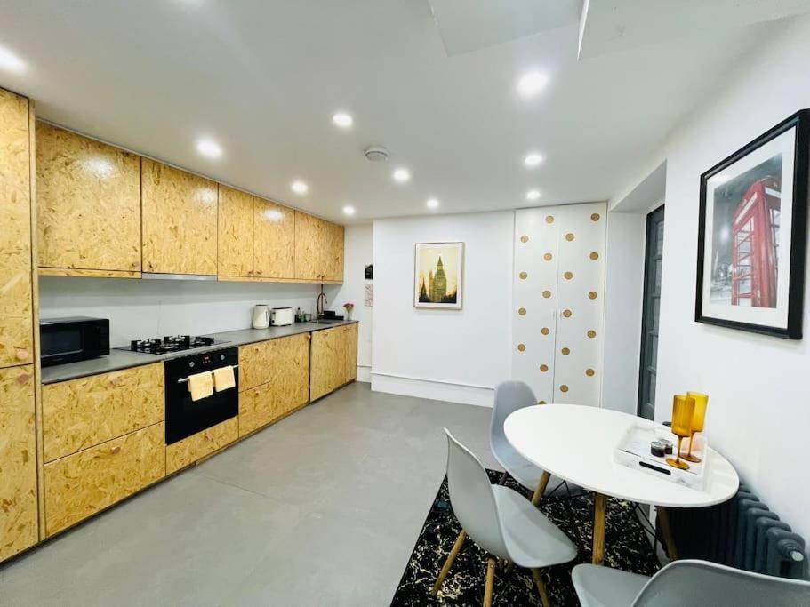 Holiday home Beautiful House In Little Venice London