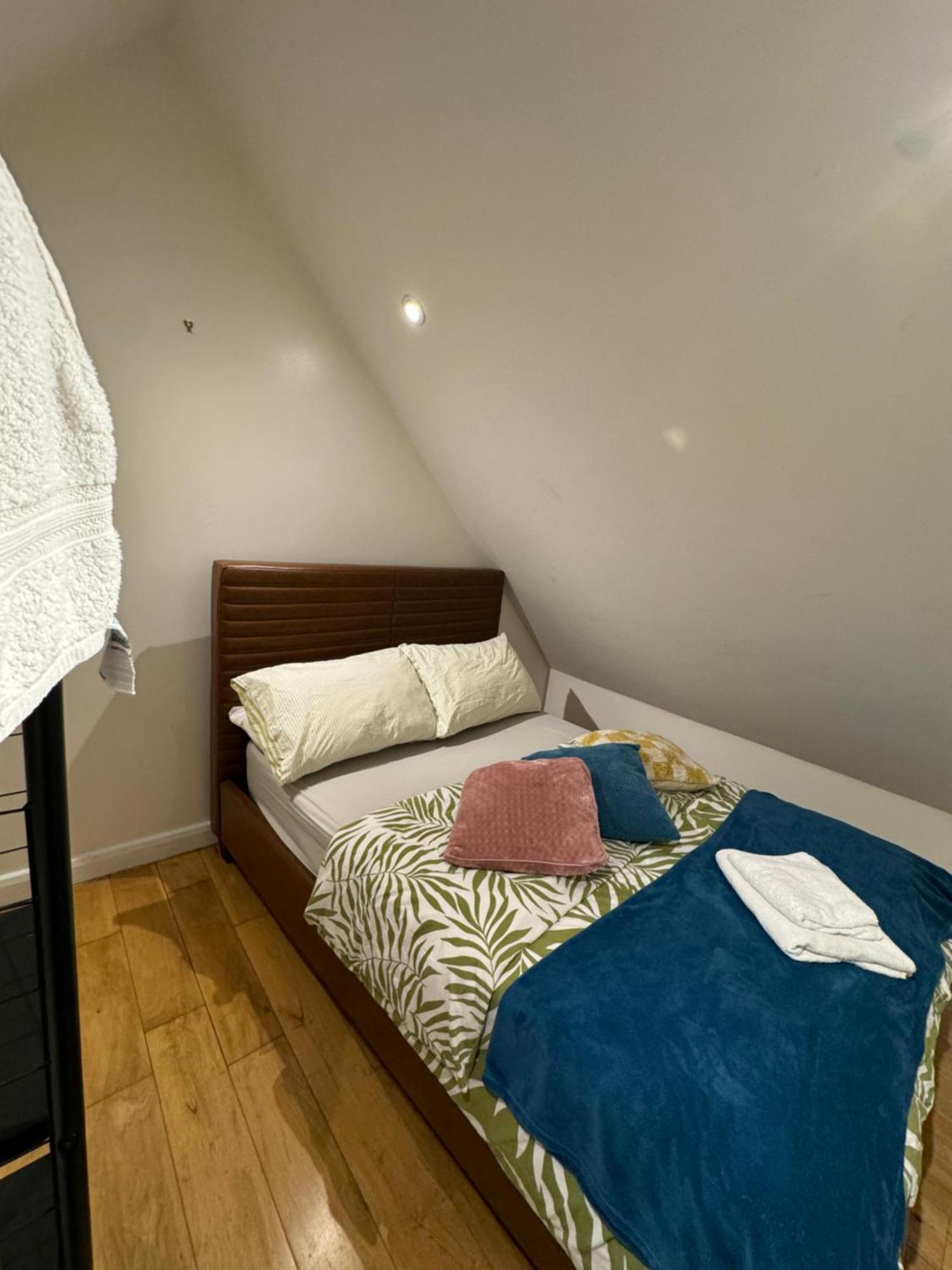 Gasthof Cozy Rooms Near Central London *