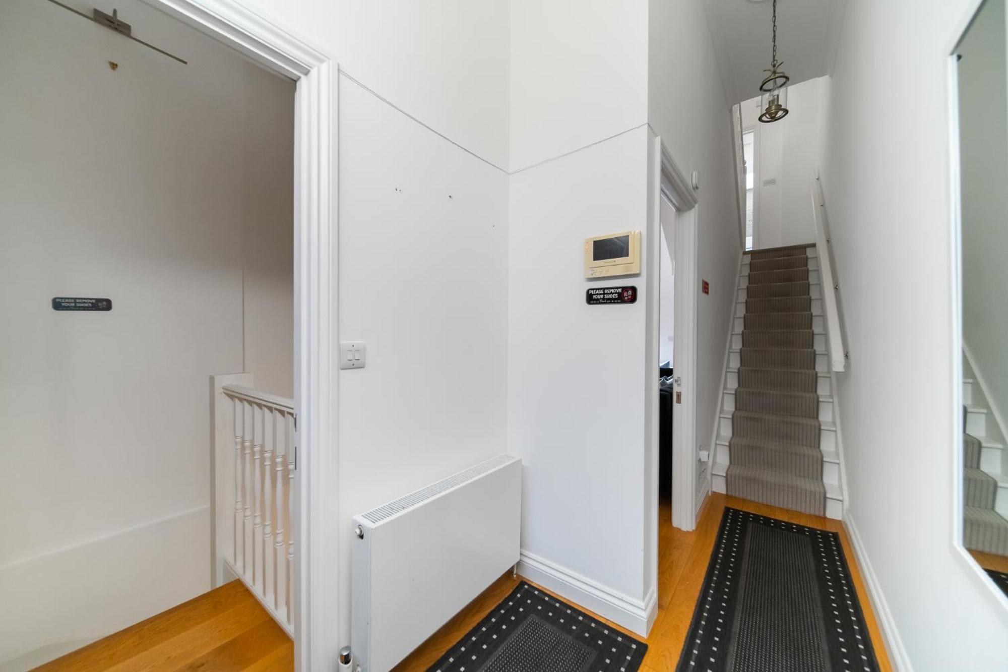 Semesterbostad 4br 2ba House By Livestay Short Lets & Serviced Near Oxford Circus With 2 Private Patios London