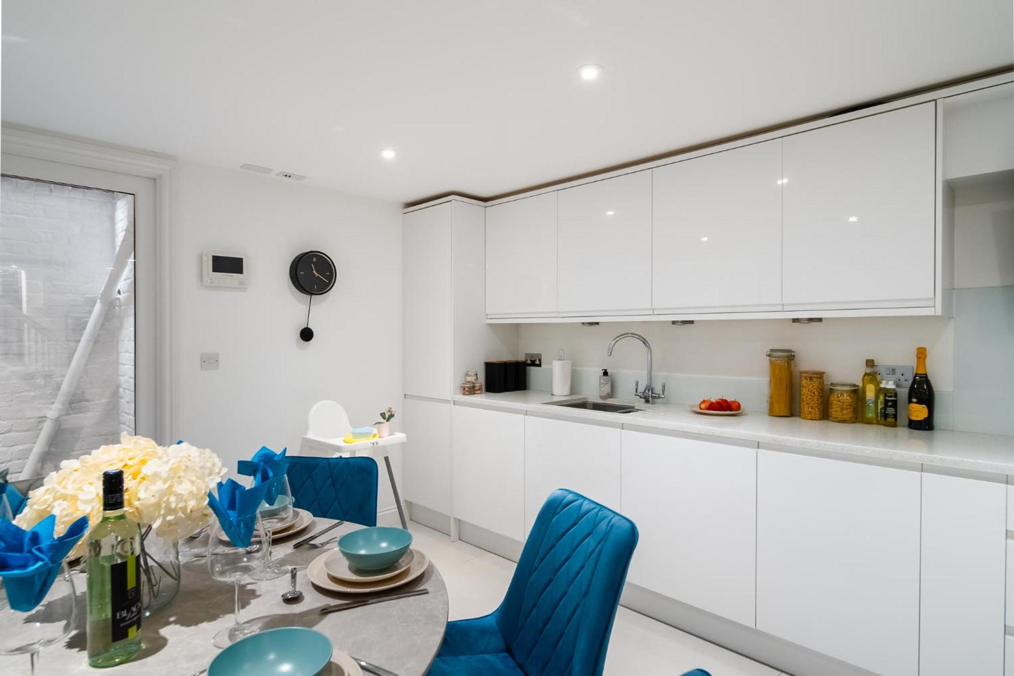 4br 2ba House By Livestay Short Lets & Serviced Near Oxford Circus With 2 Private Patios Semesterbostad
