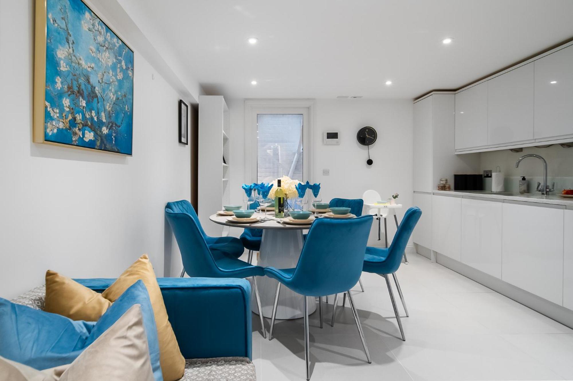 Semesterbostad 4br 2ba House By Livestay Short Lets & Serviced Near Oxford Circus With 2 Private Patios