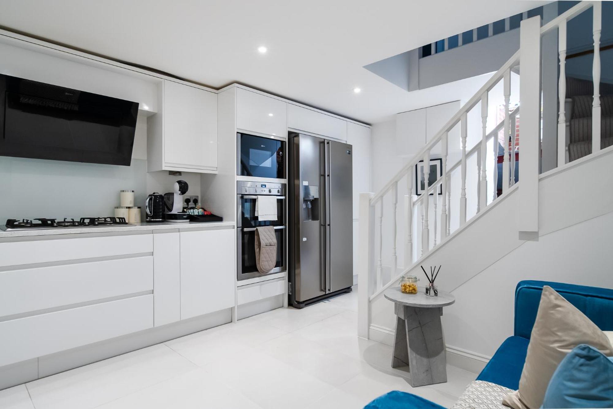 Semesterbostad 4br 2ba House By Livestay Short Lets & Serviced Near Oxford Circus With 2 Private Patios *