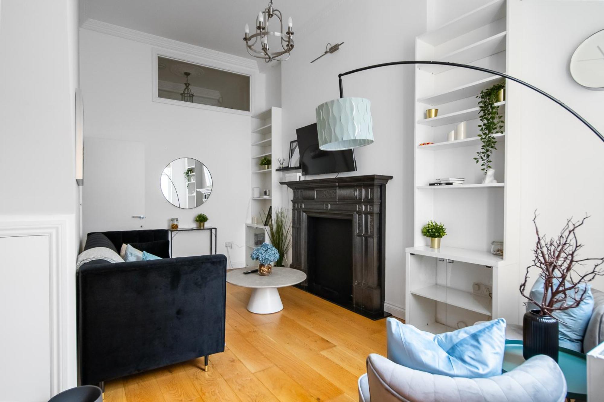 Semesterbostad 4br 2ba House By Livestay Short Lets & Serviced Near Oxford Circus With 2 Private Patios *
