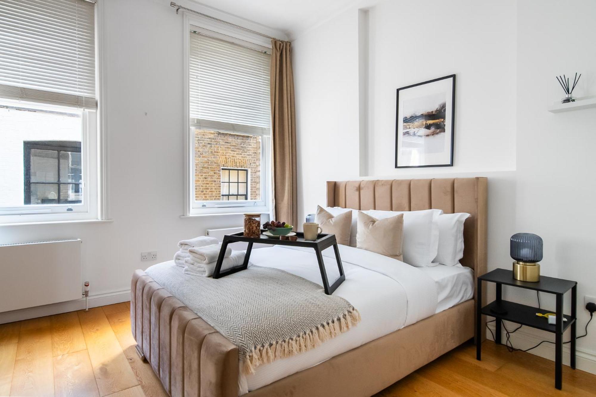 Semesterbostad 4br 2ba House By Livestay Short Lets & Serviced Near Oxford Circus With 2 Private Patios *