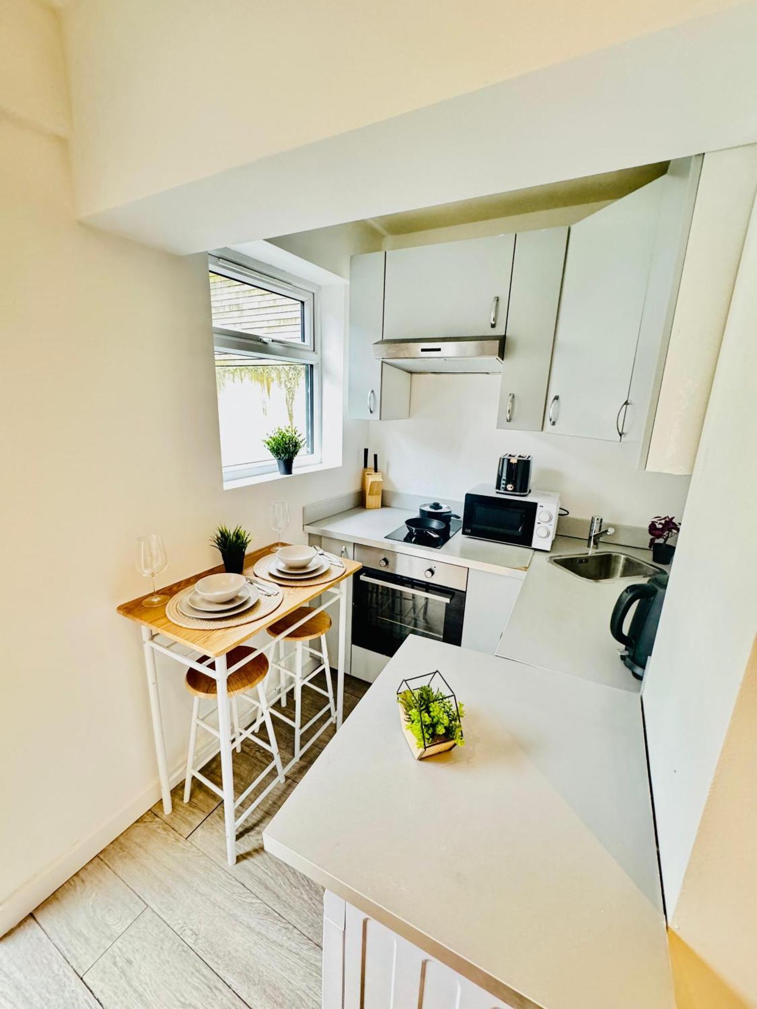 Studio Near Central Apartment *