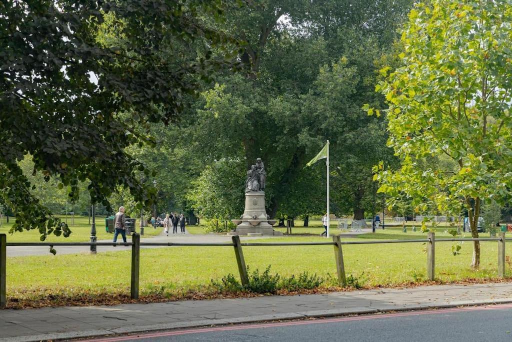Upscale 2 Bedroom Clapham Common London