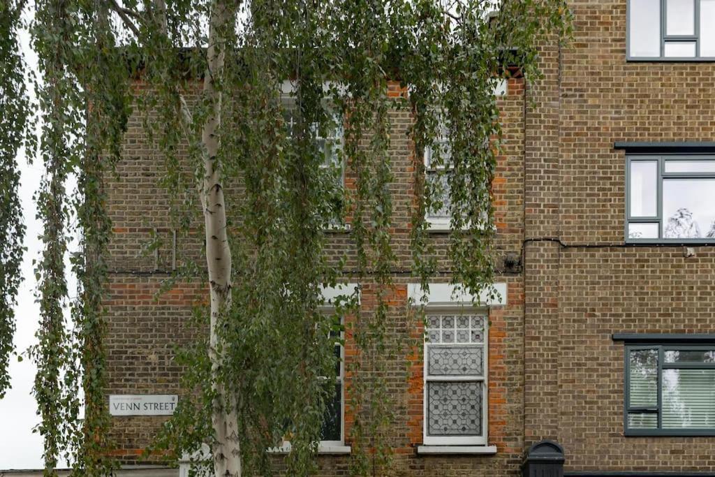 Upscale 2 Bedroom Clapham Common Apartment *