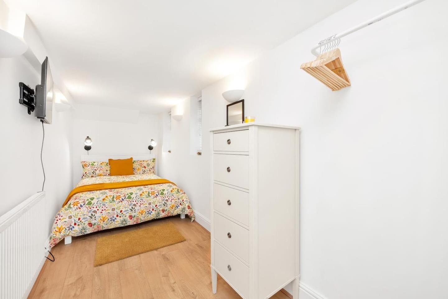 Apartment 3 Bedroom 2 Bathroom Victorian Flat In Kensington *