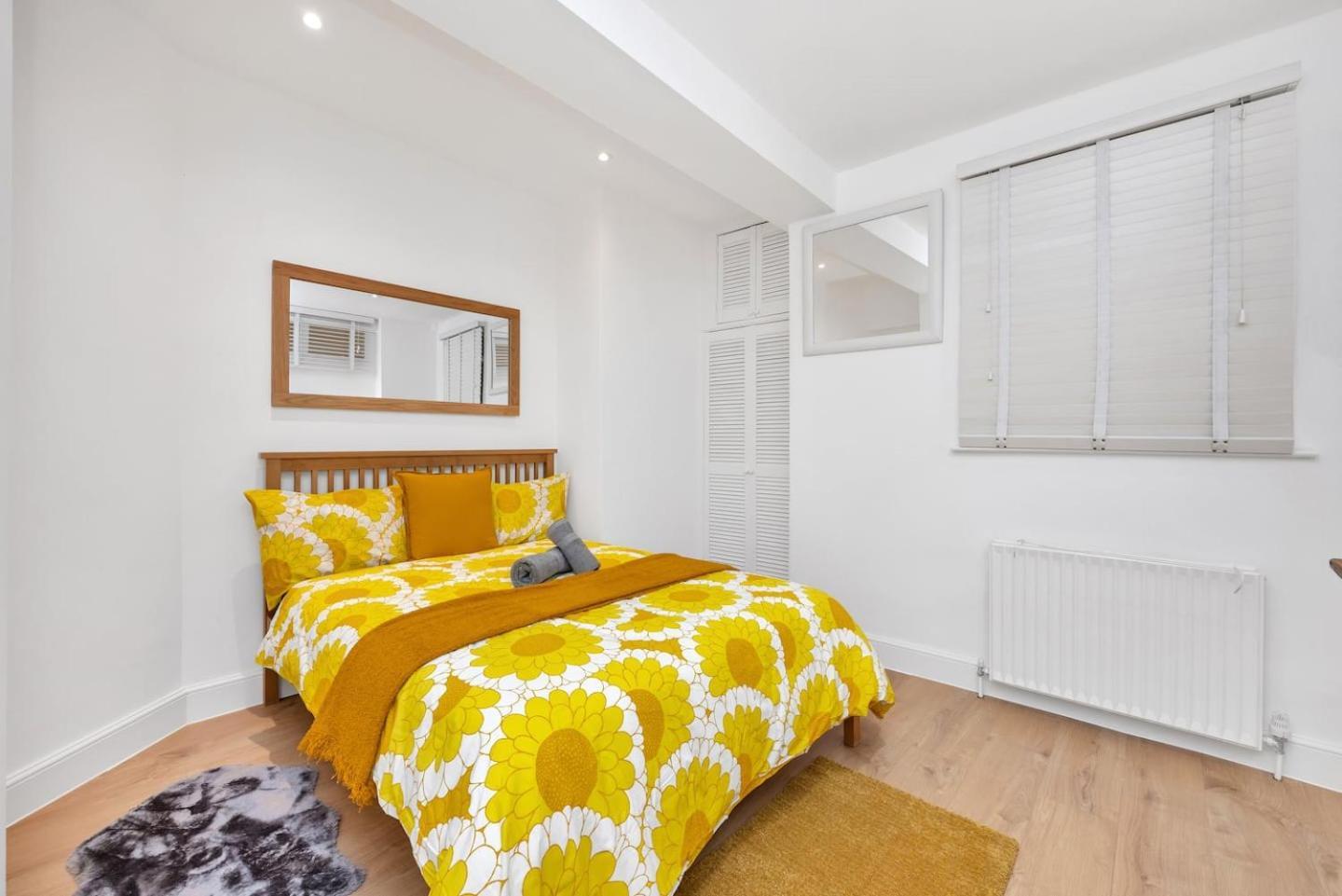 3 Bedroom 2 Bathroom Victorian Flat In Kensington Apartment London
