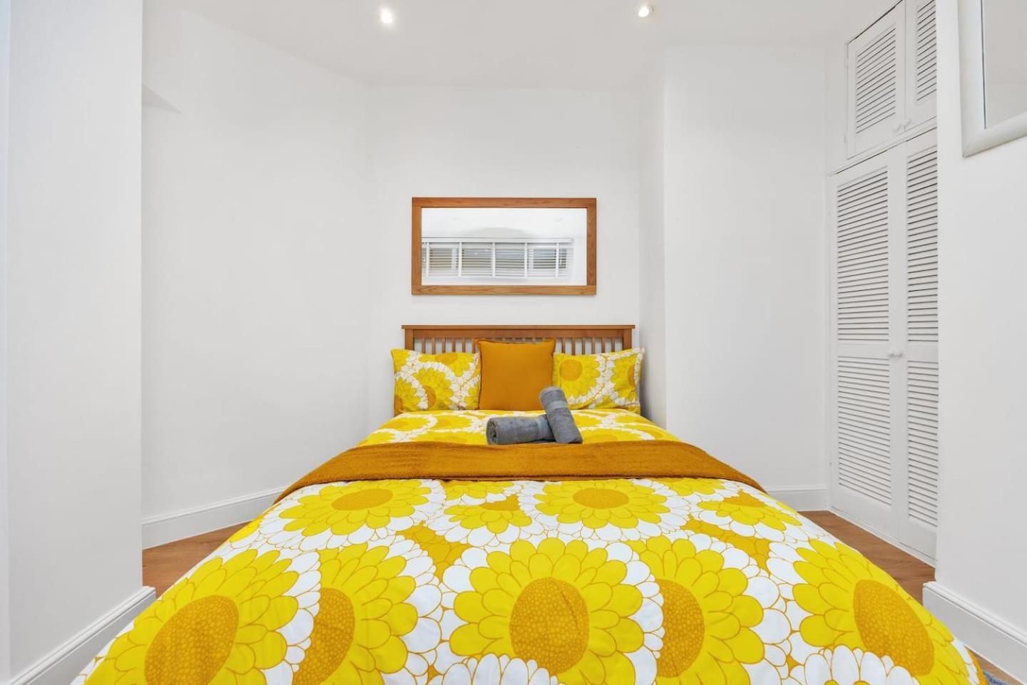 3 Bedroom 2 Bathroom Victorian Flat In Kensington Apartment *