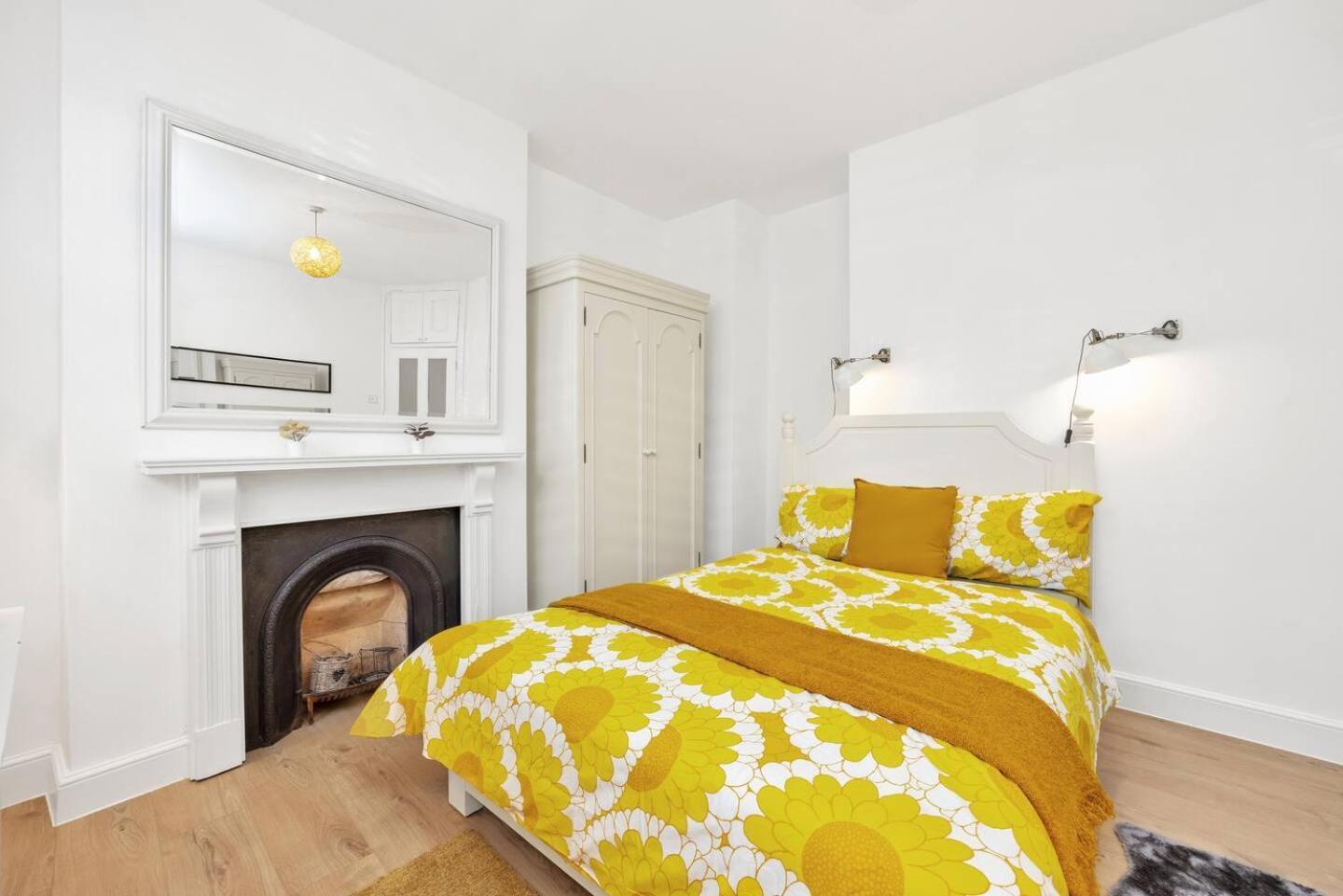 Apartment 3 Bedroom 2 Bathroom Victorian Flat In Kensington *