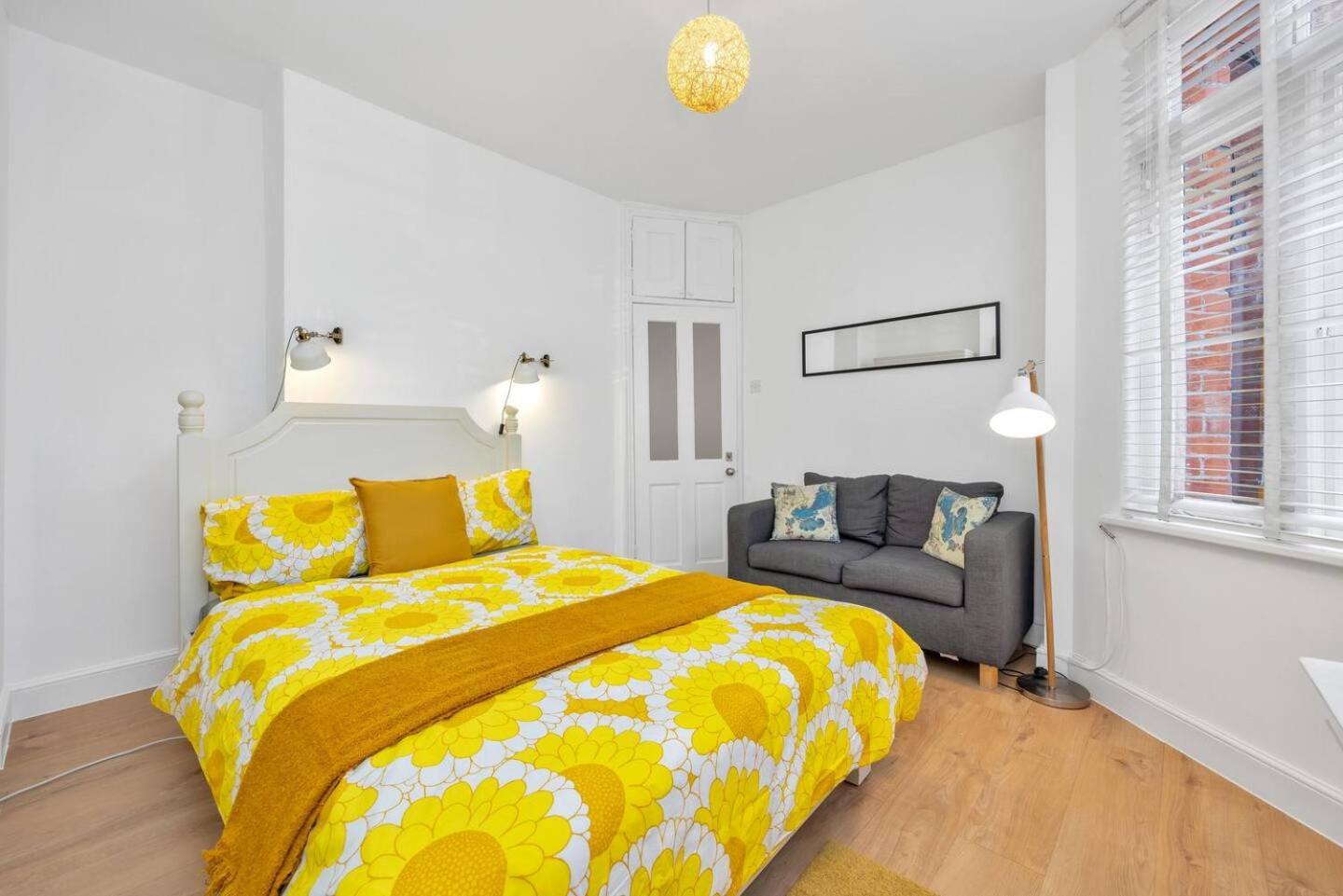 3 Bedroom 2 Bathroom Victorian Flat In Kensington Apartment