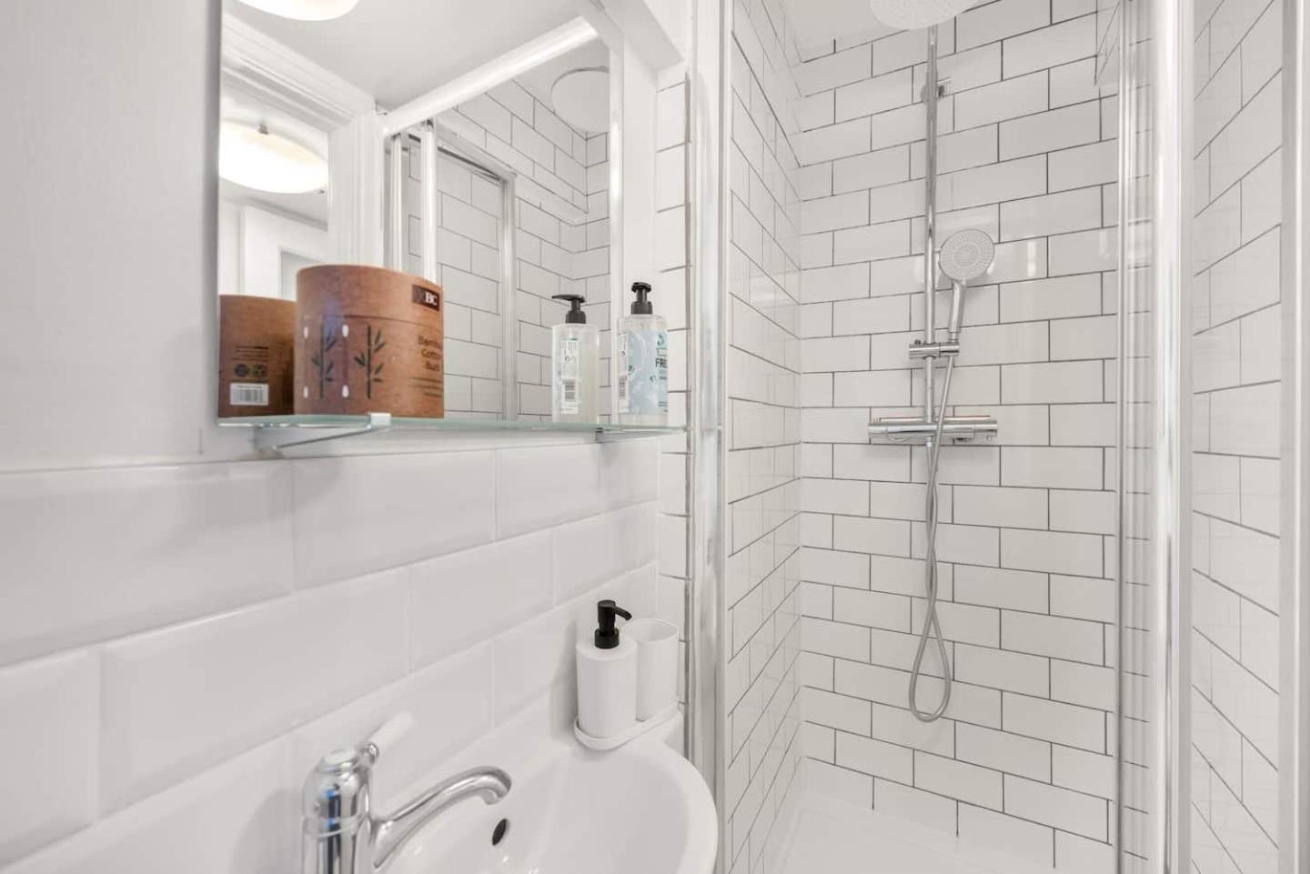 3 Bedroom 2 Bathroom Victorian Flat In Kensington Apartment London