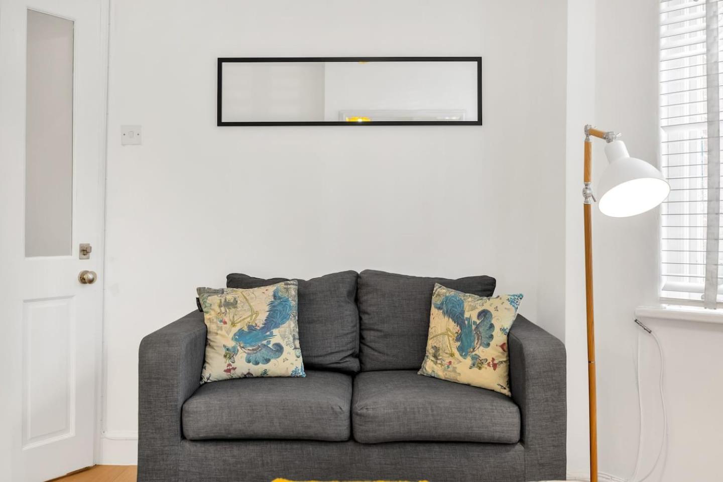 3 Bedroom 2 Bathroom Victorian Flat In Kensington Apartment *