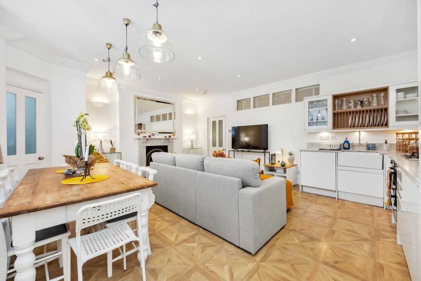 Apartment 3 Bedroom 2 Bathroom Victorian Flat In Kensington