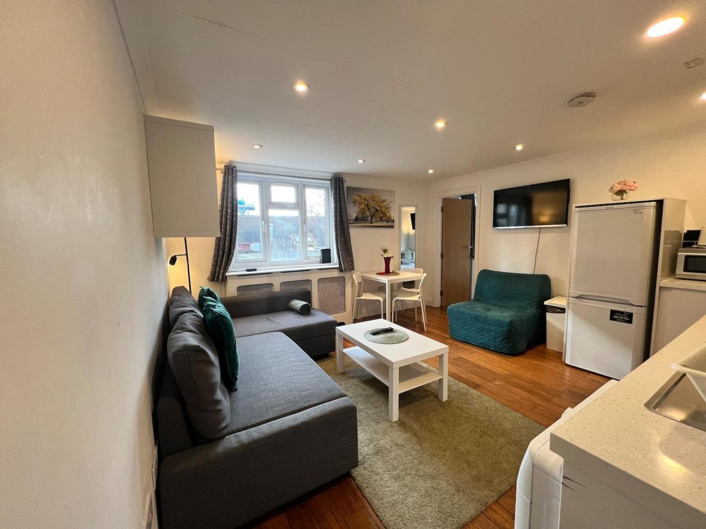 1 Bedroom Comfortable Flat In Kensington Apartment London