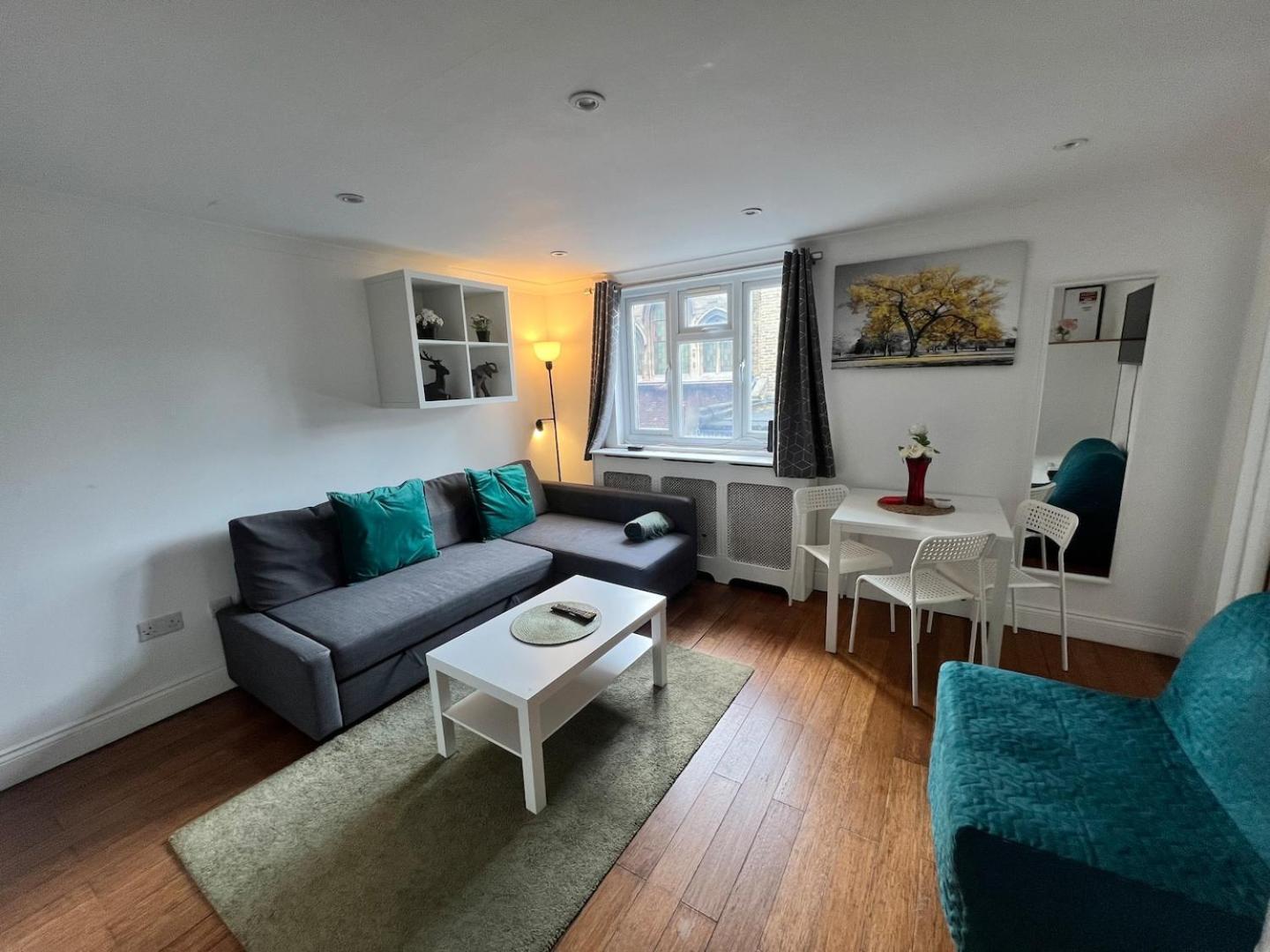 1 Bedroom Comfortable Flat In Kensington Lejlighed