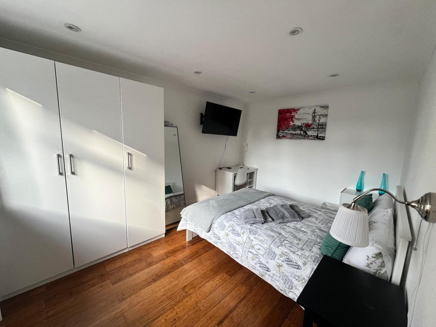 1 Bedroom Comfortable Flat In Kensington Lejlighed London