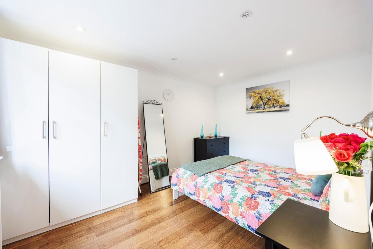 1 Bedroom Comfortable Flat In Kensington Lejlighed London
