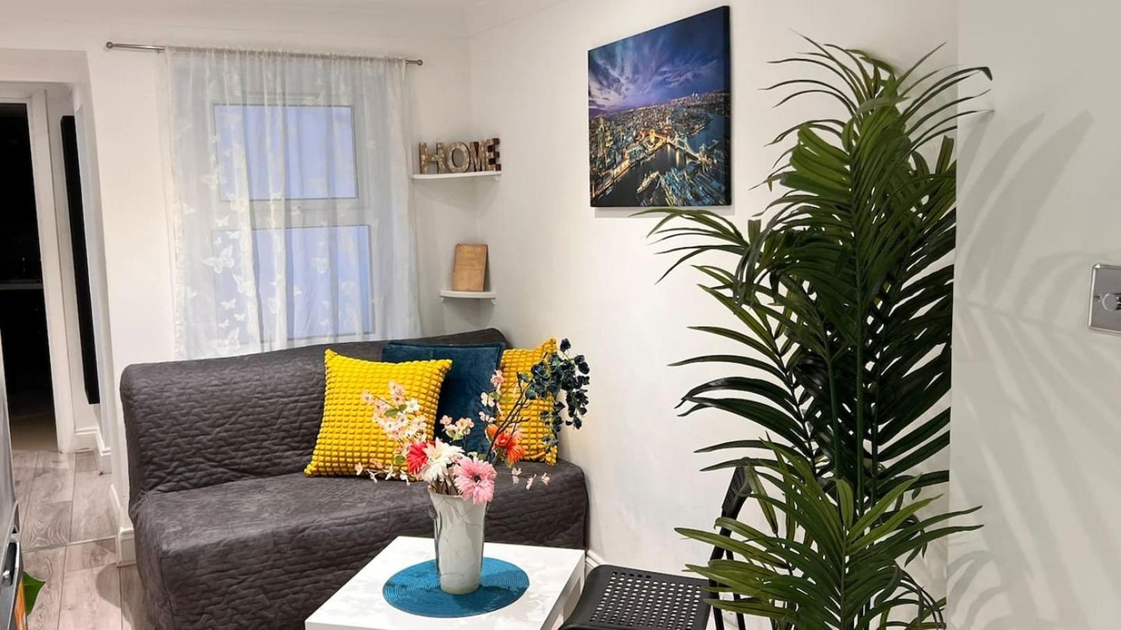Cute And Cosy In Kensington Apartment *
