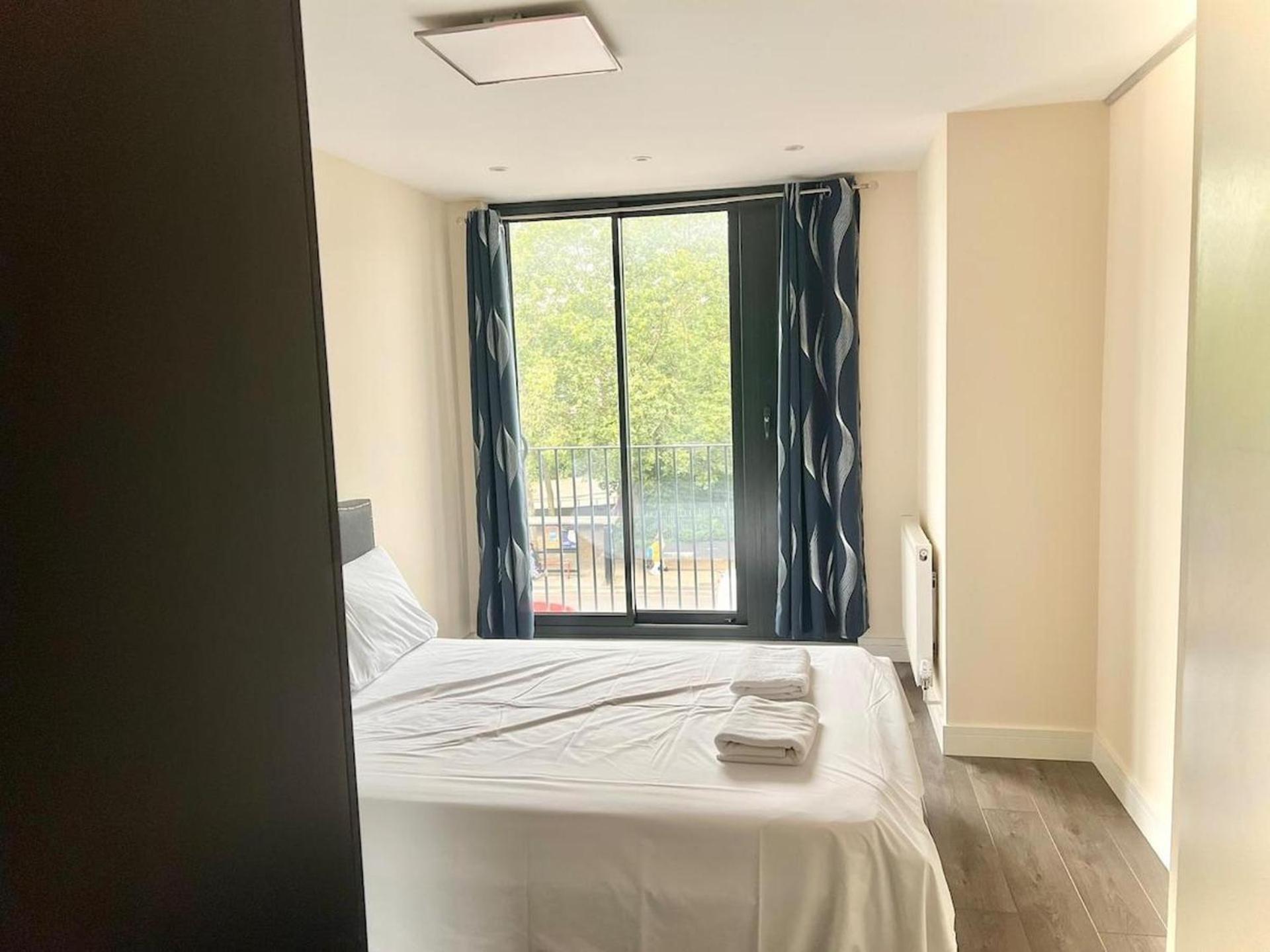 Apartment Riverside Retreat London