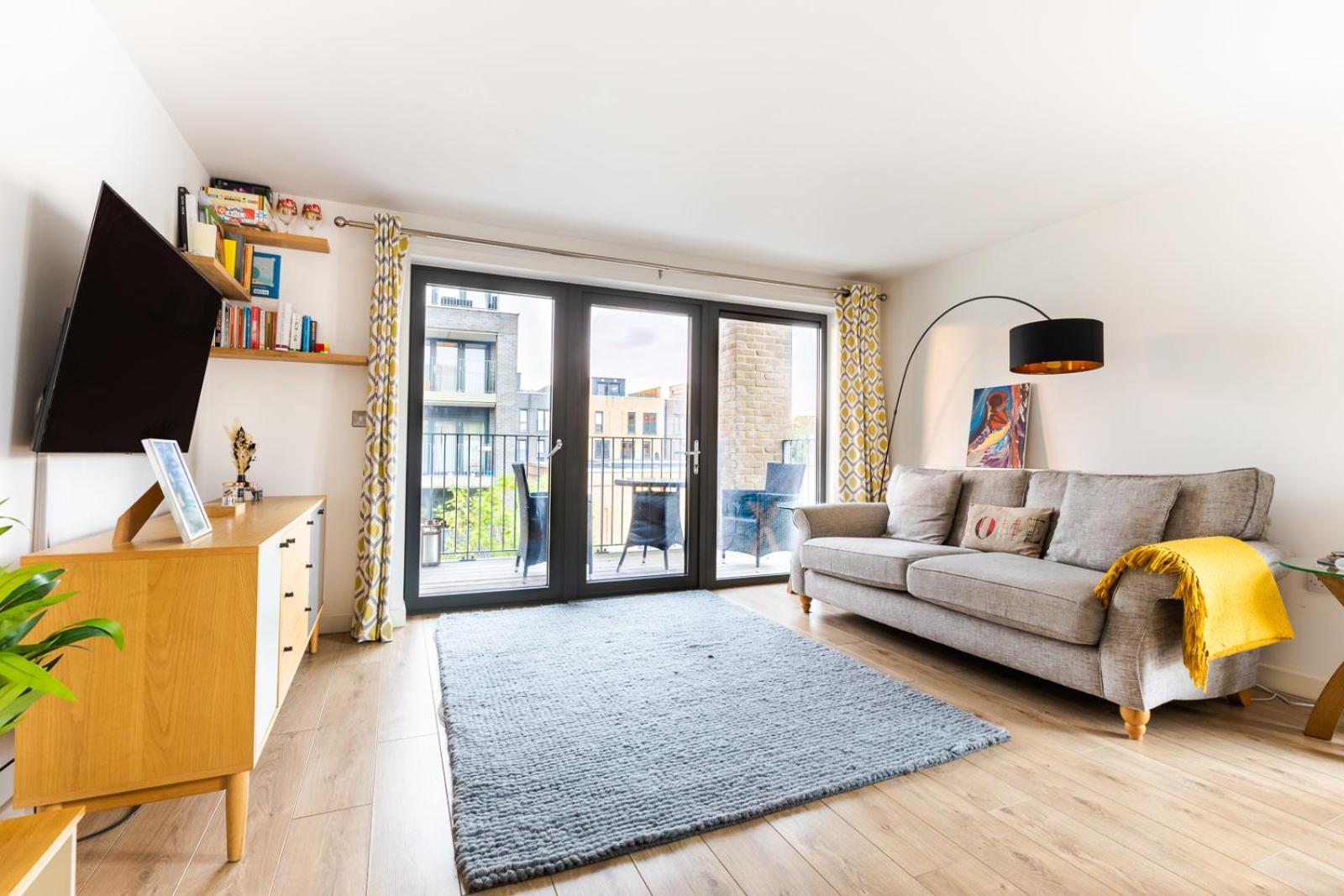 Modern 2bd Flat Near Victoria