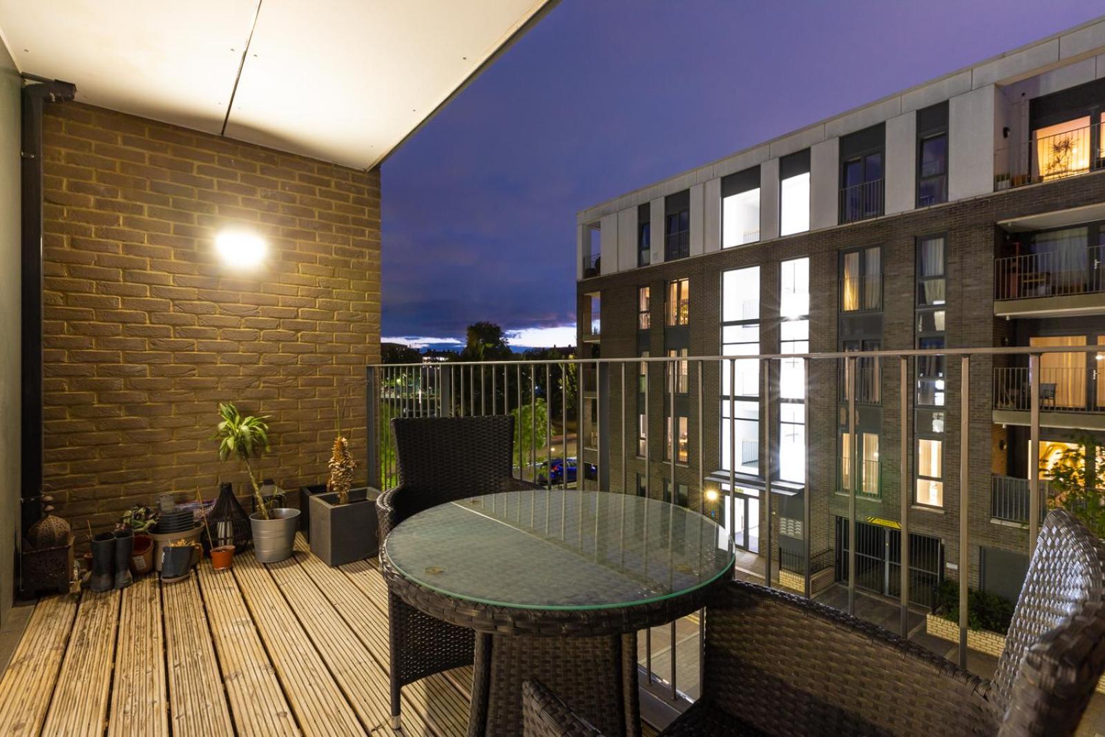 Modern 2bd Flat Near Victoria Apartment London