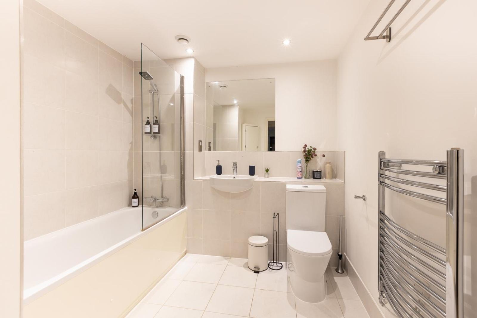 Modern 2bd Flat Near Victoria *