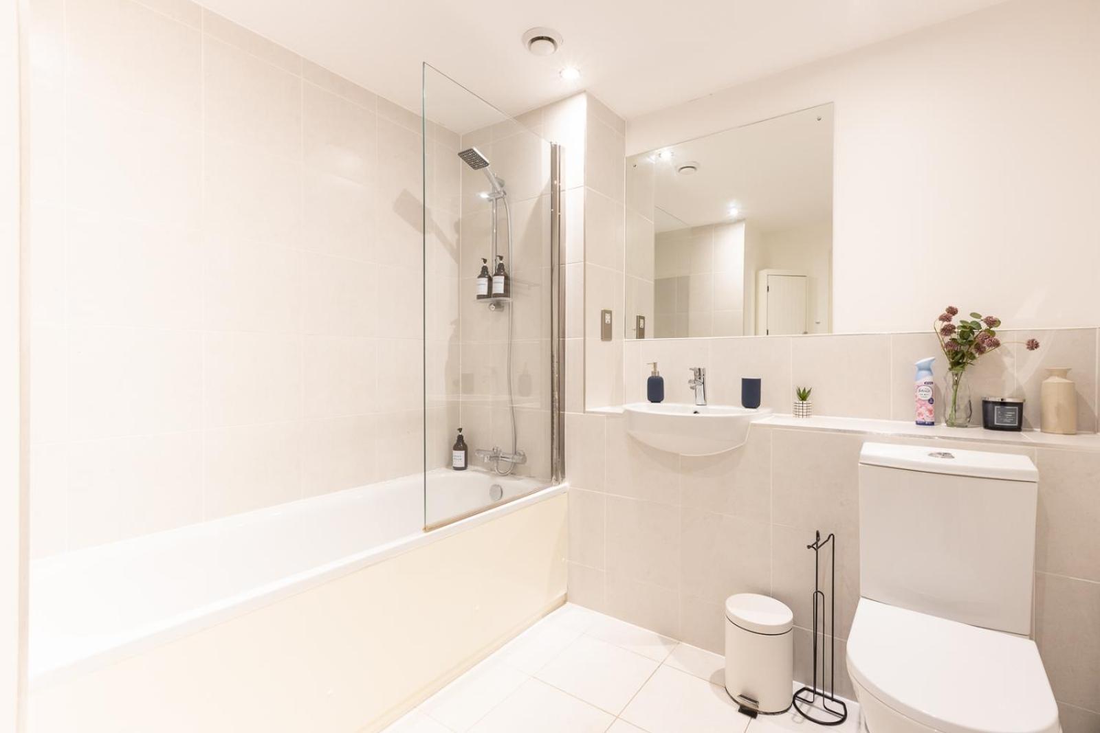 Modern 2bd Flat Near Victoria Apartment
