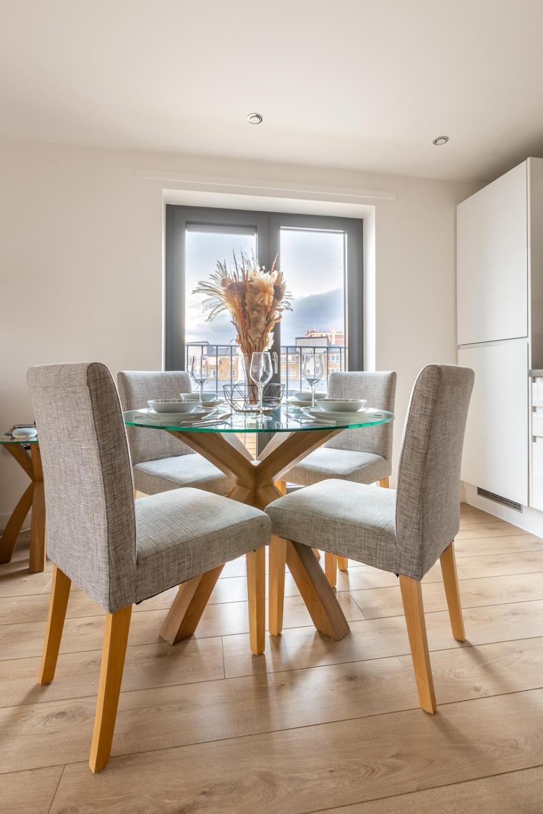 Modern 2bd Flat Near Victoria Apartment *