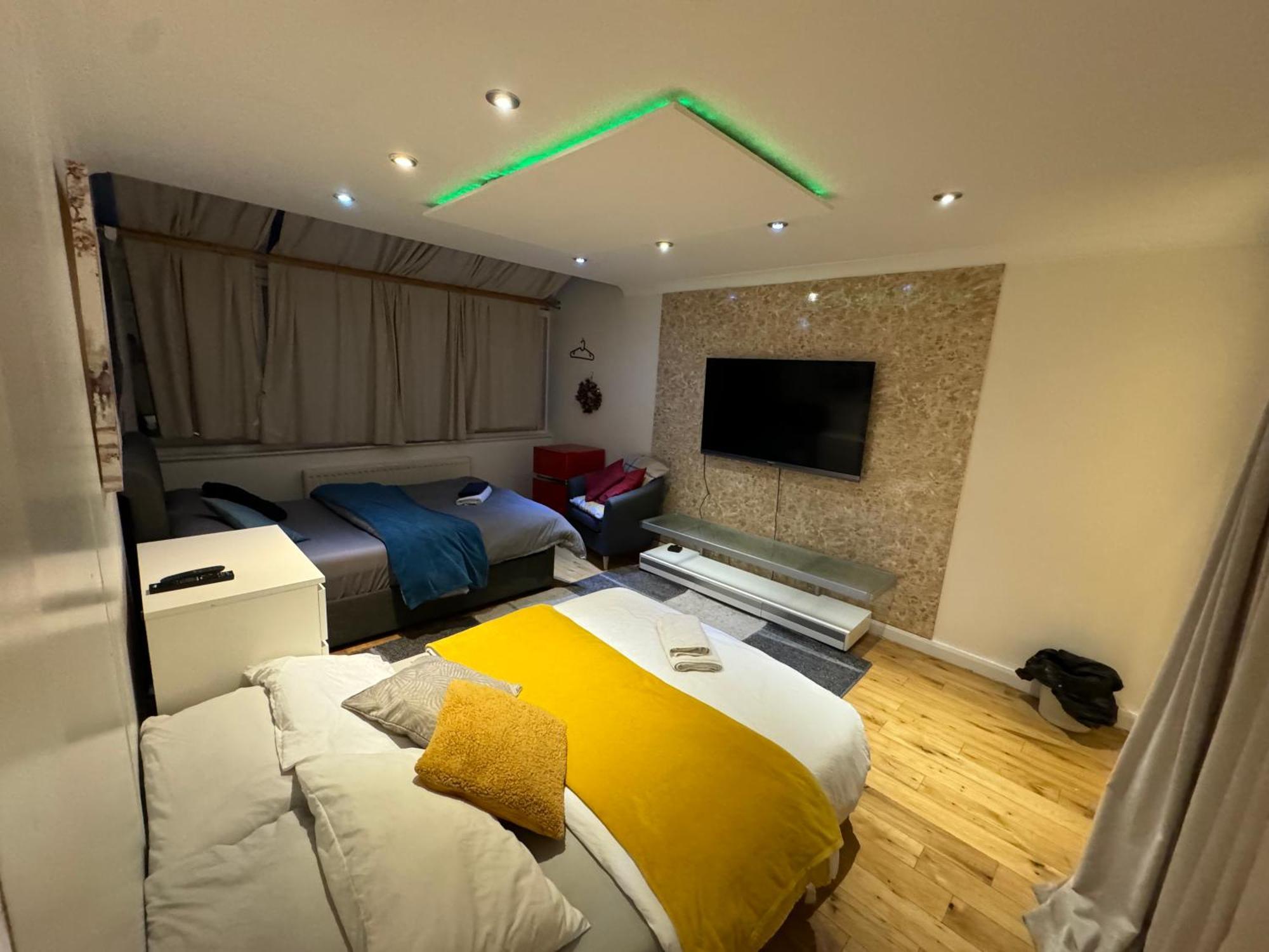 Gasthof Cozy Rooms Near Central London *