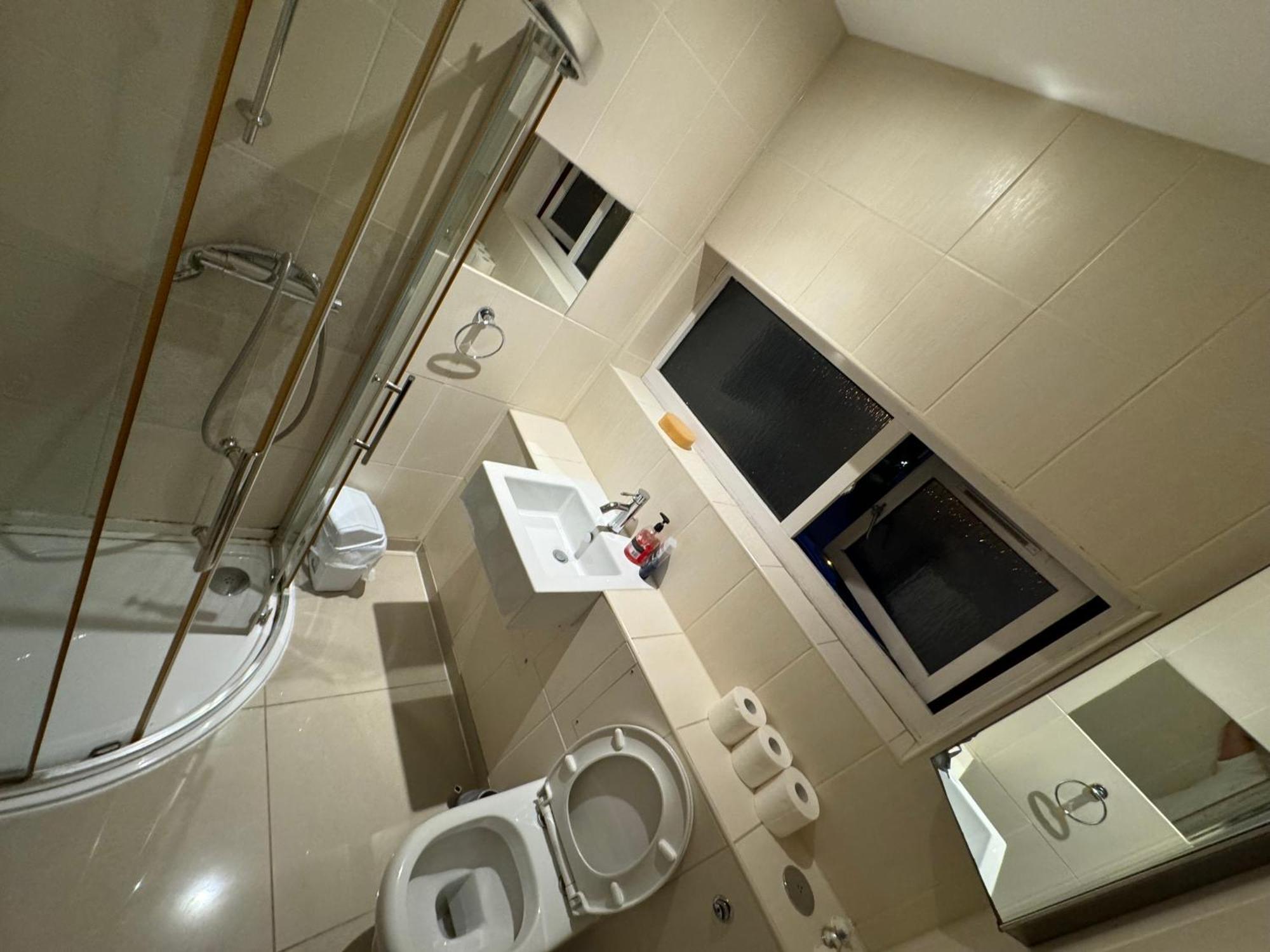 Gasthof Cozy Rooms Near Central London London