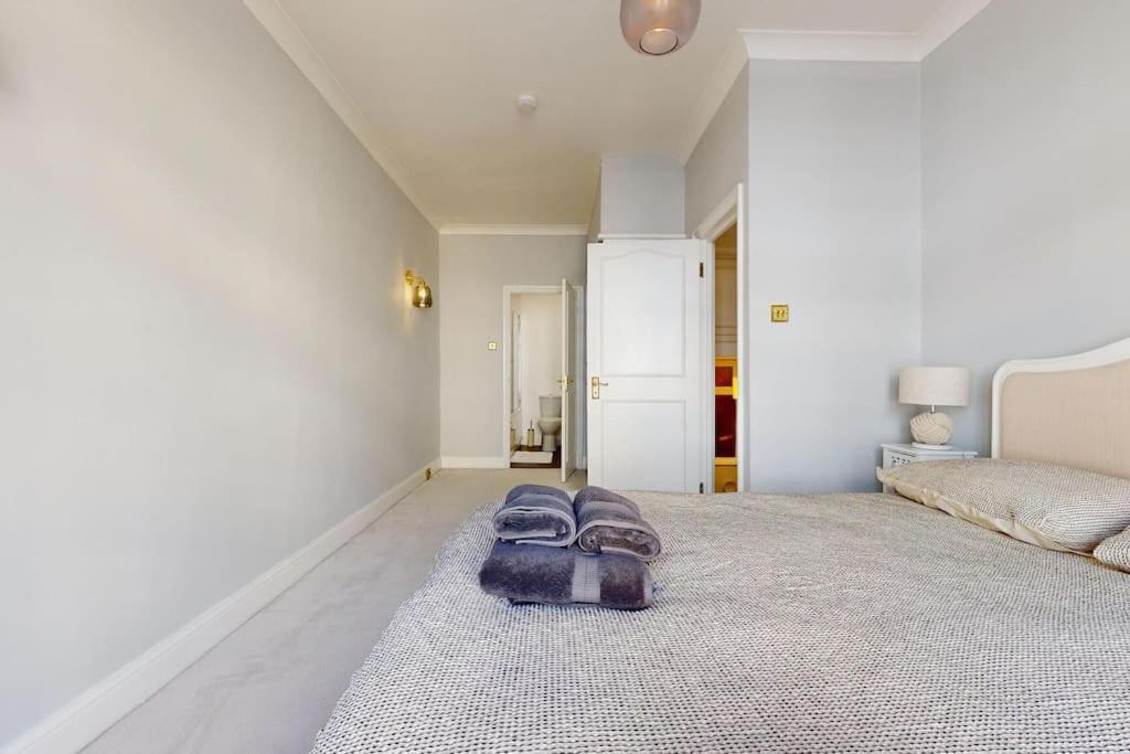 Prime Location Prince's Gate Mews 4bd 3 Bath London