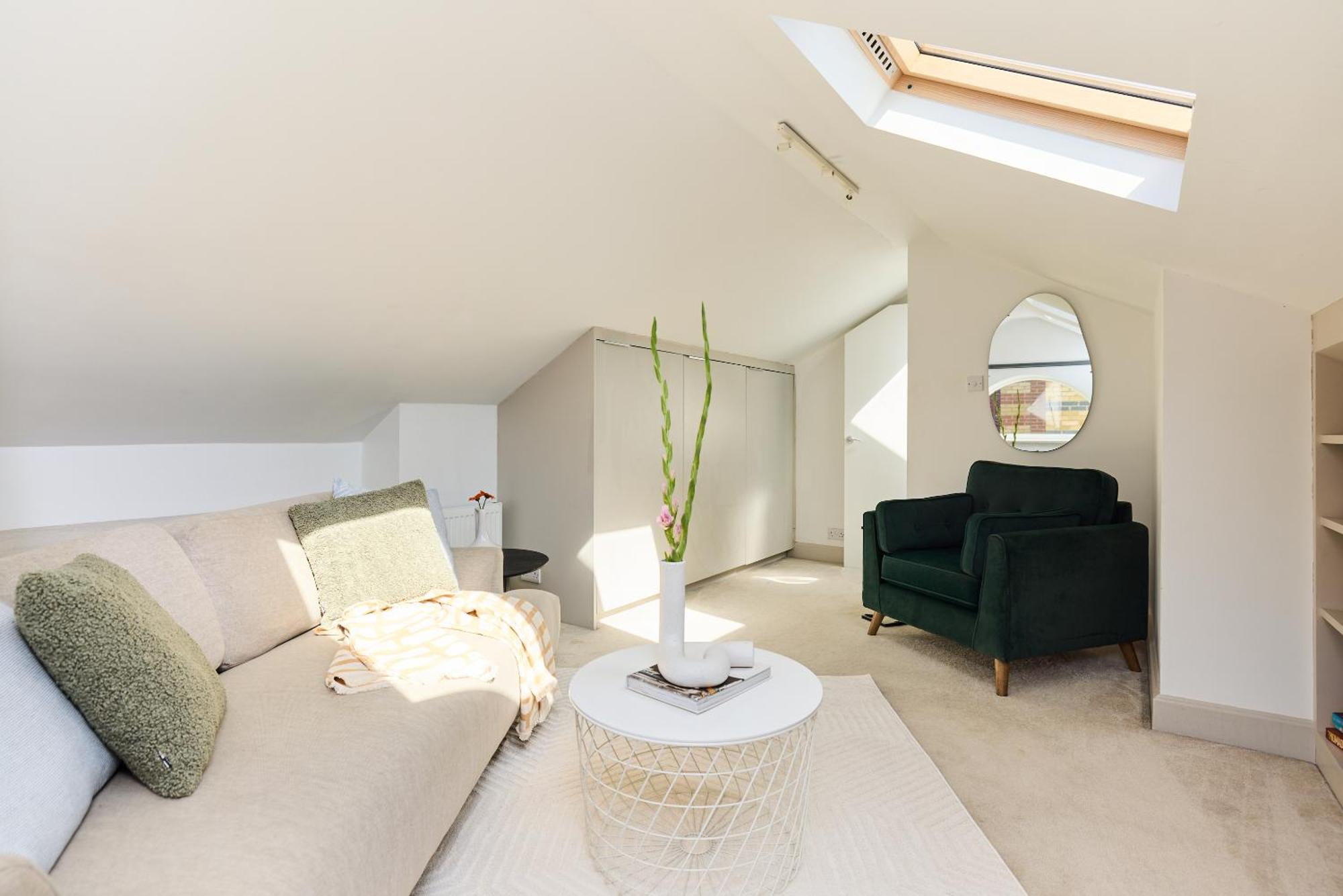 The Brunswick Retreat - Warm 3bdr Flat With Balcony Lägenhet *