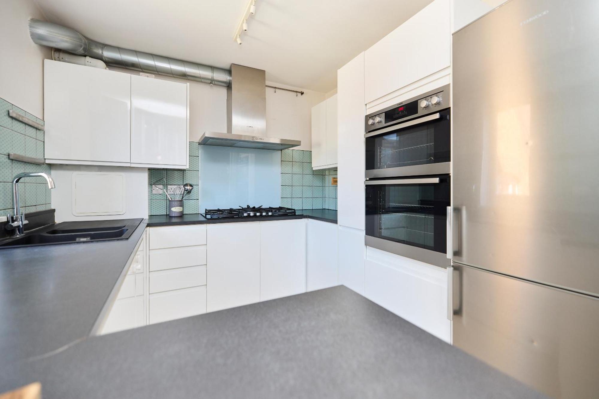 The Brunswick Retreat - Warm 3bdr Flat With Balcony * London