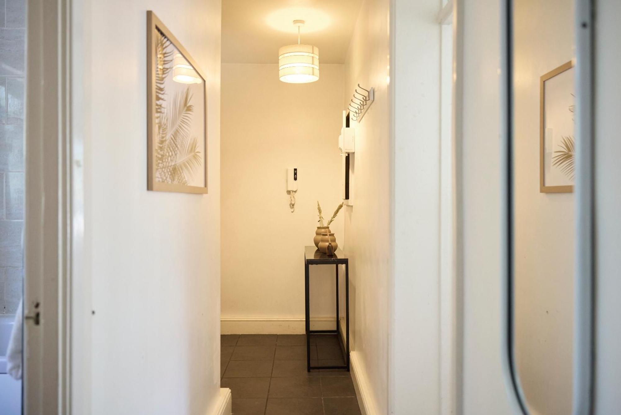 The Holloway Place - Modern 1bdr Flat With Balcony London