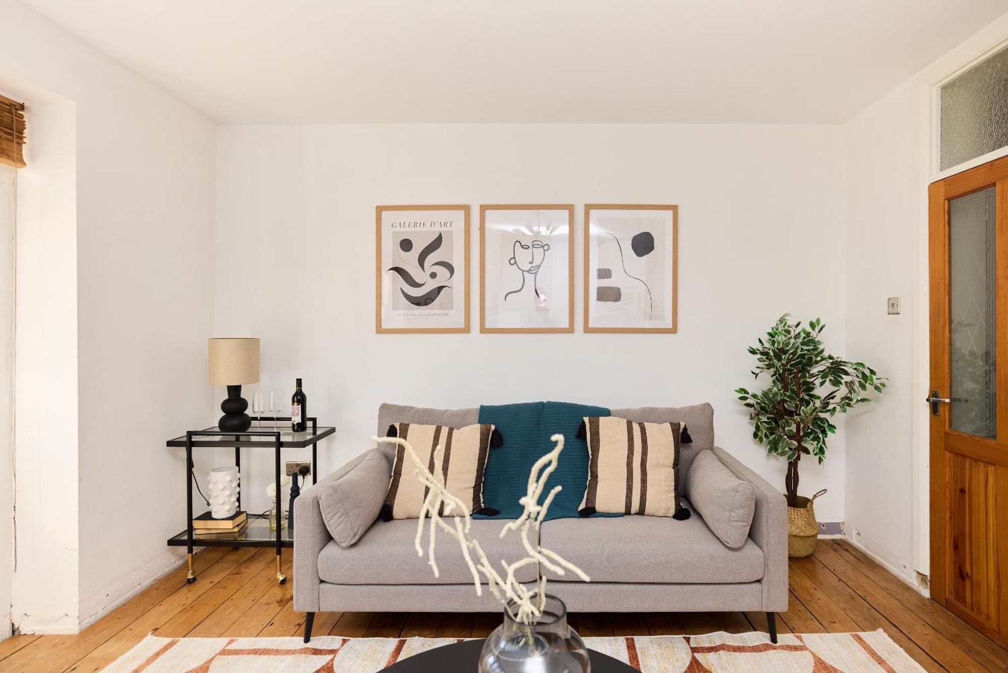 The Holloway Place - Modern 1bdr Flat With Balcony *
