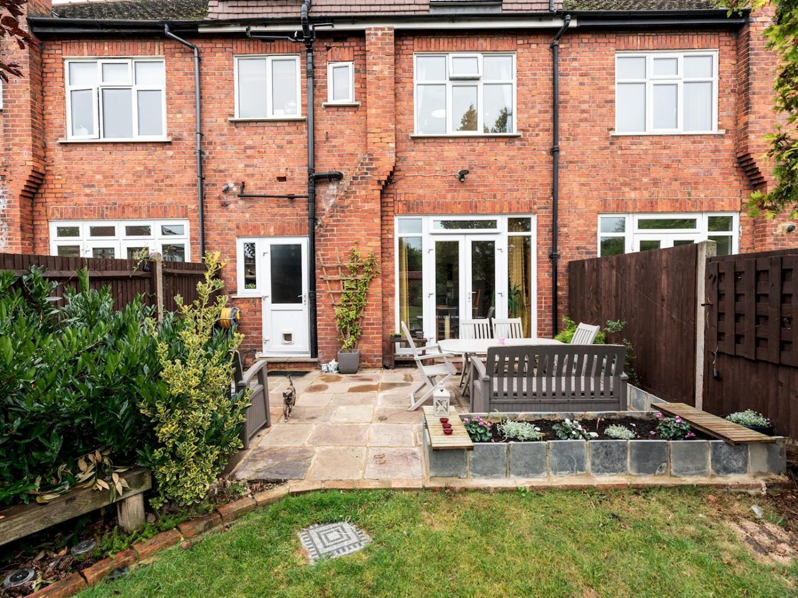 Feriehus Spacious 4-bed House Direct Link To Pass The Keys London